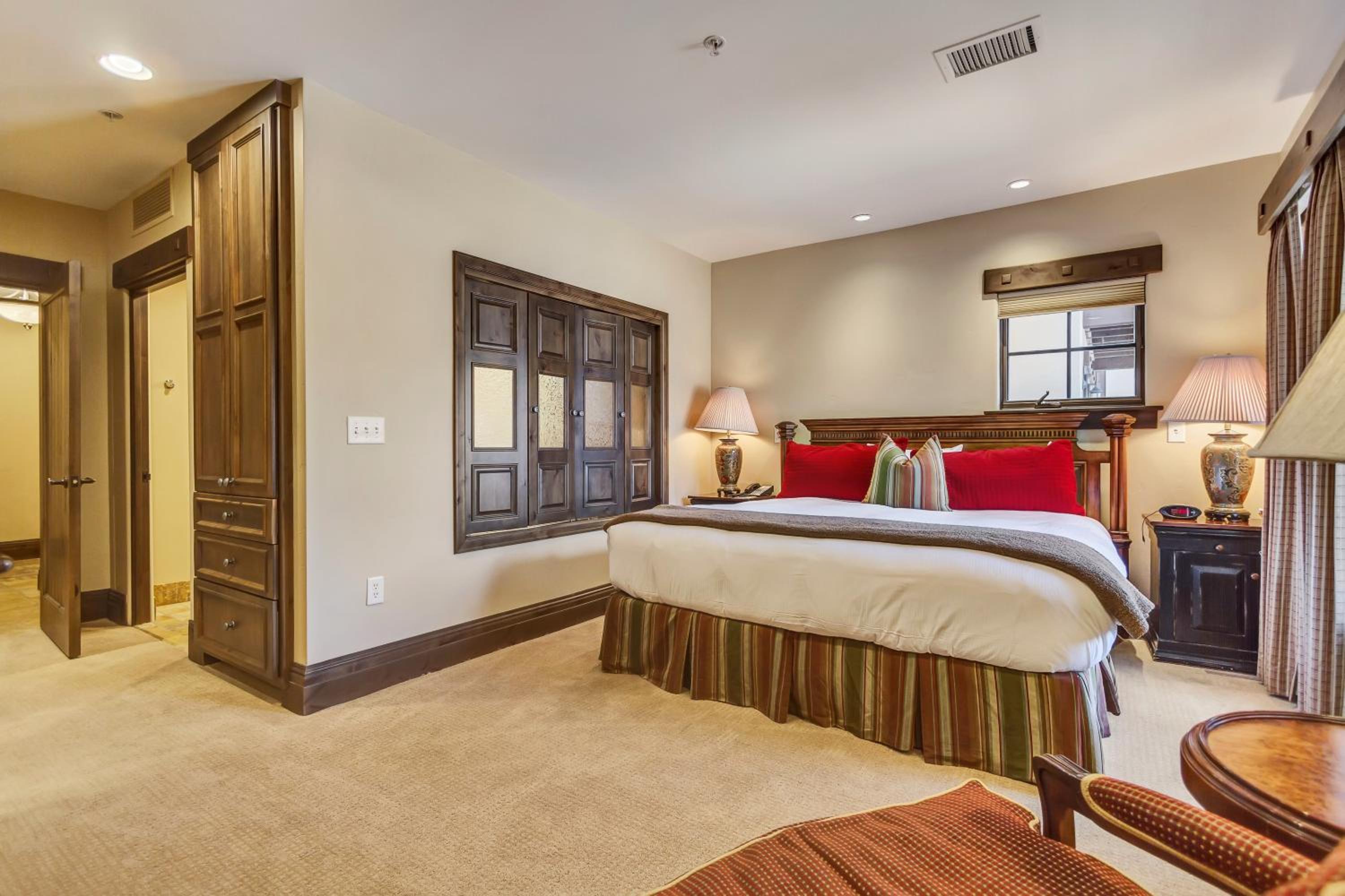 Three Bedroom Suite - Photo 5