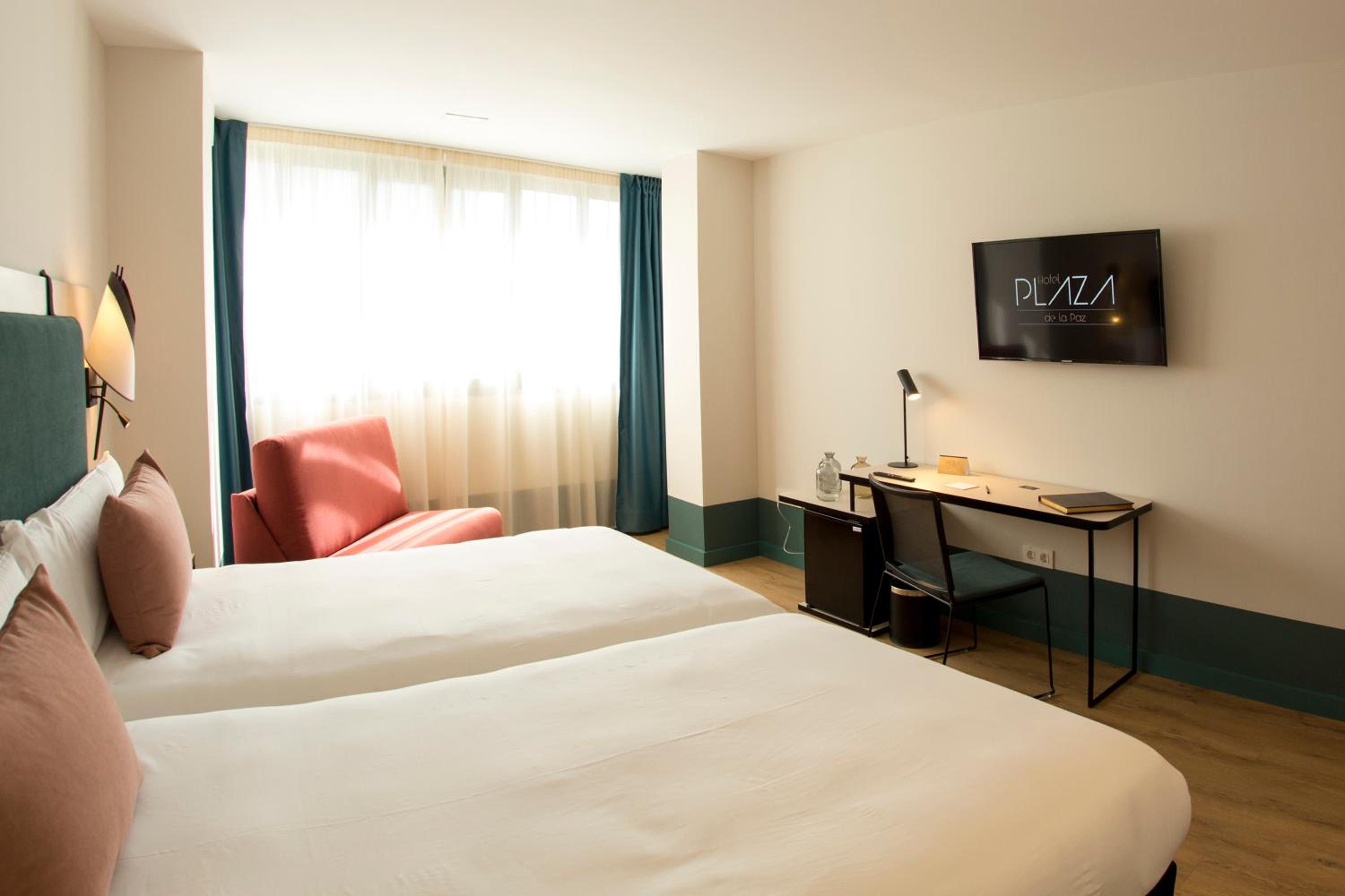 Twin Room with Sofa Bed - Photo 4