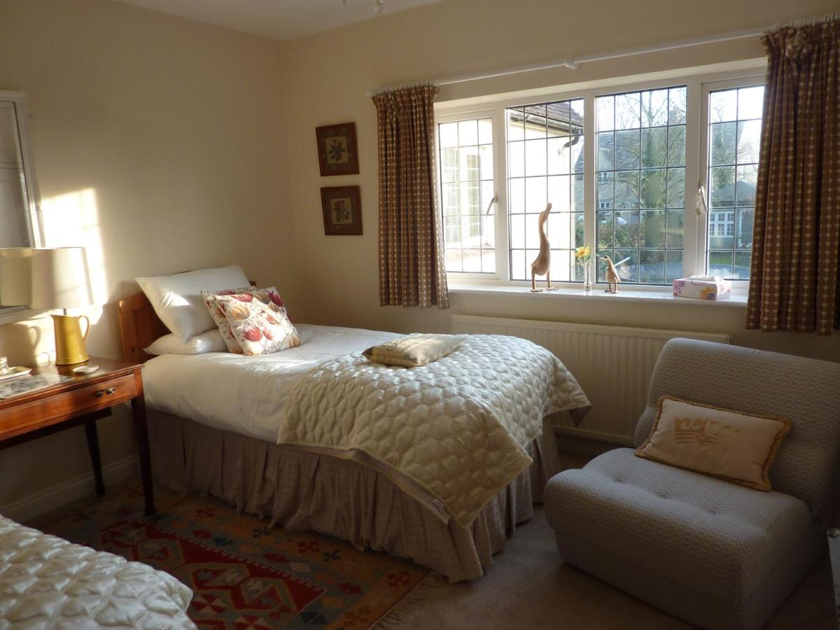 Twin Room with Private External Bathroom photo 2