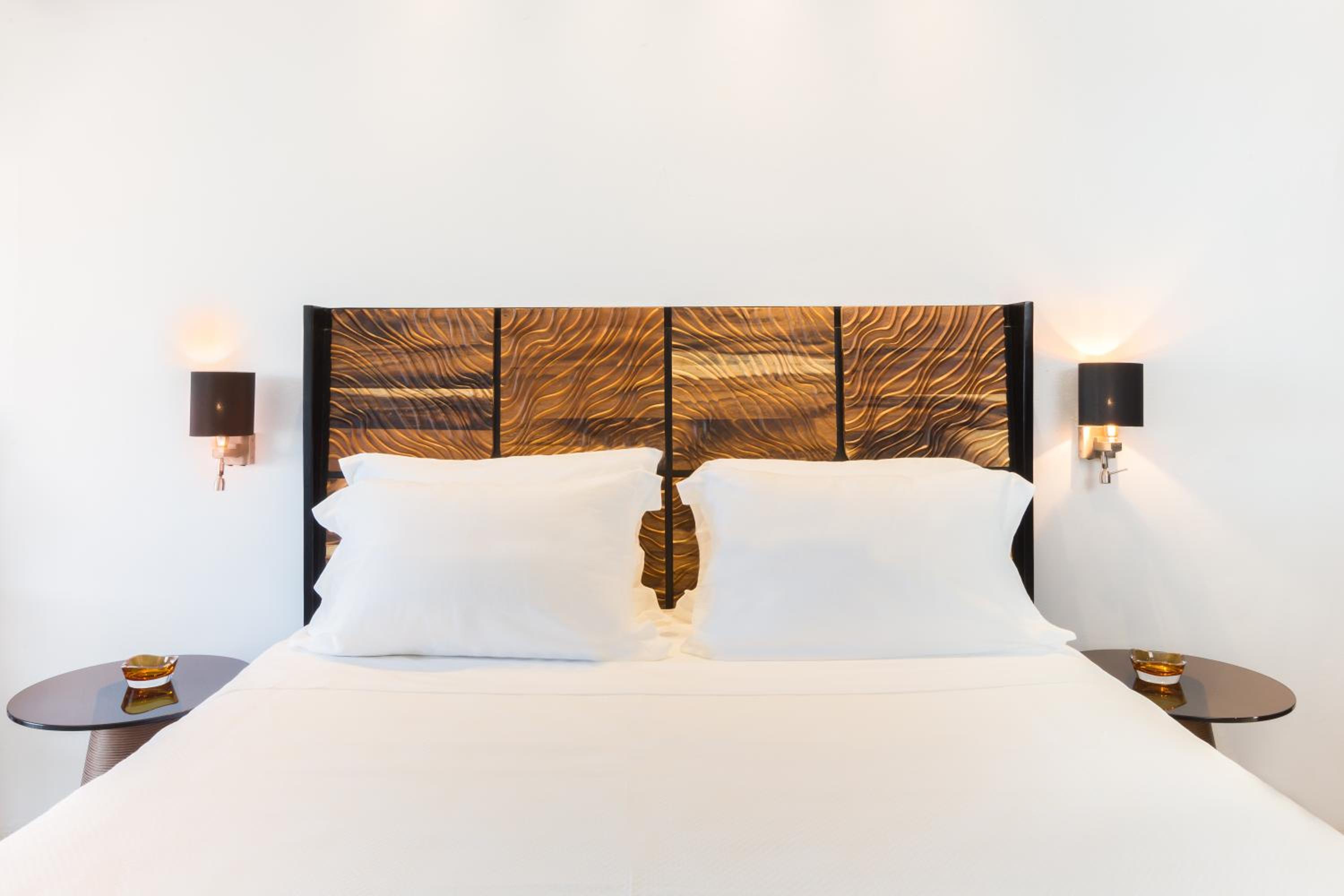 Deluxe Suite with Sea View - Photo 10