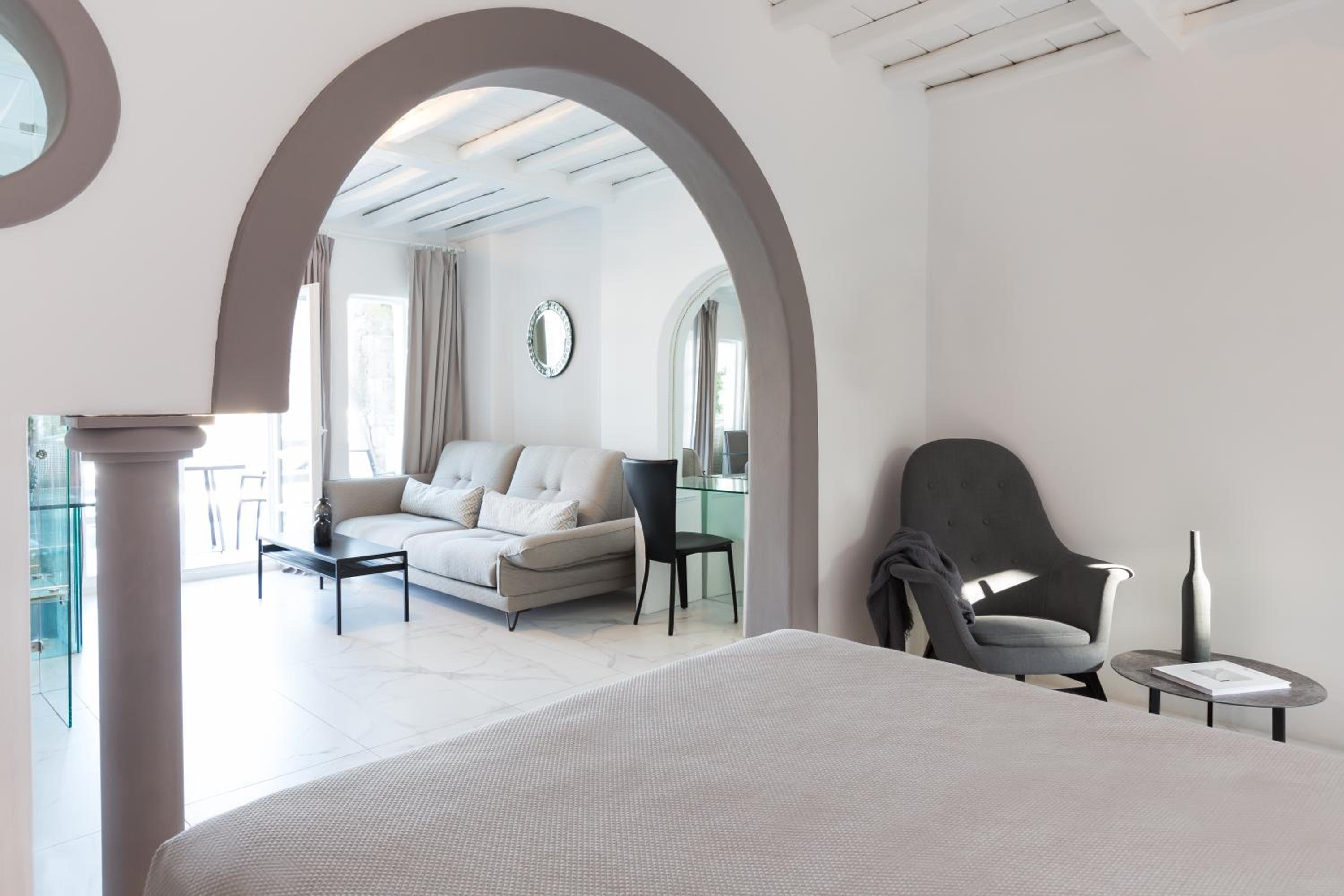 Deluxe Suite with Sea View - Photo 2