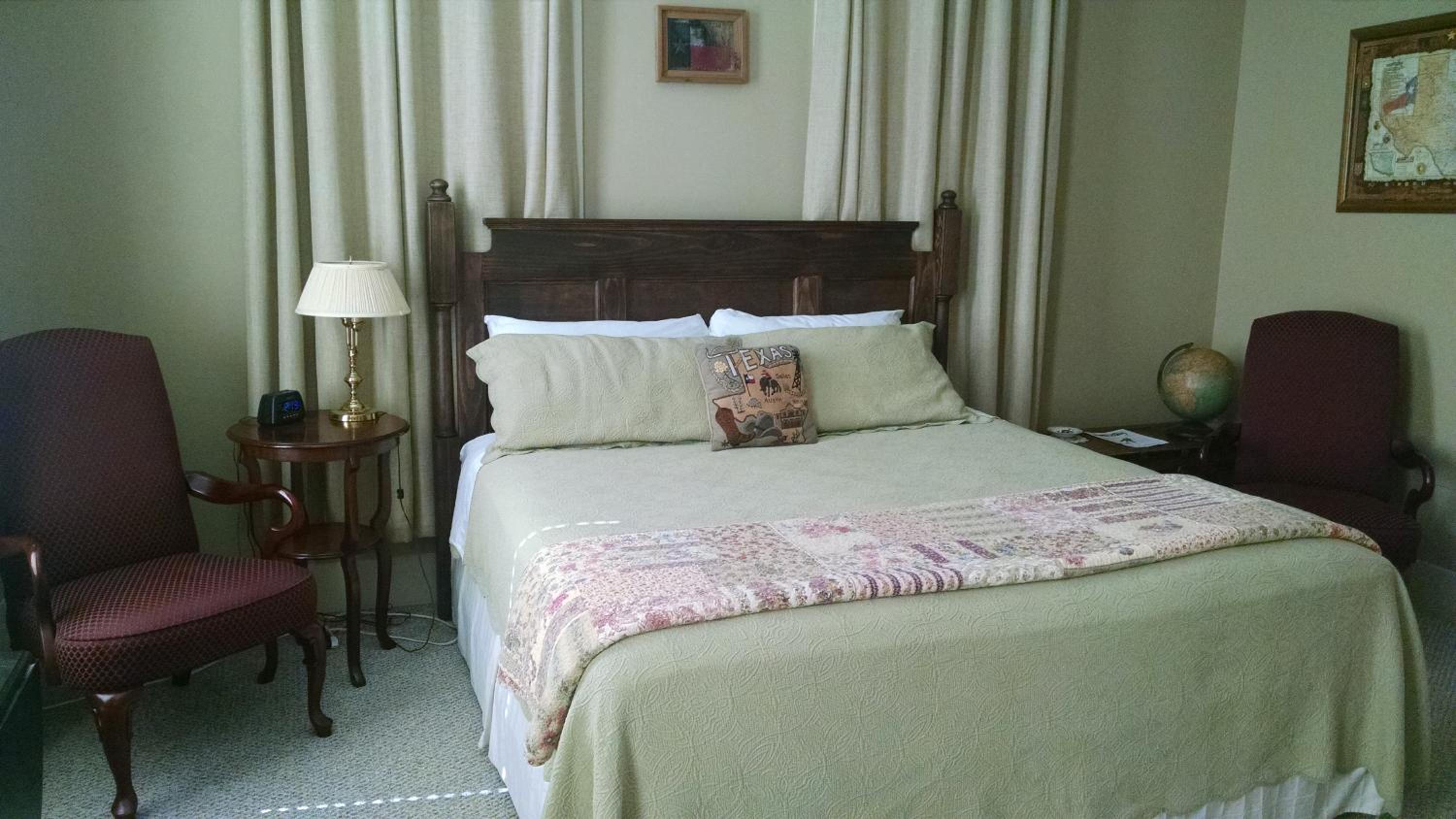 Deluxe King Room photo 2