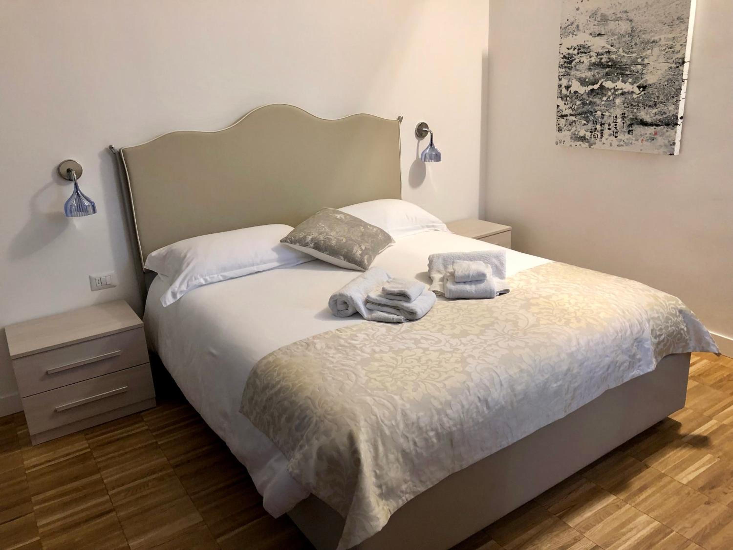 Large Double Room - Photo 2