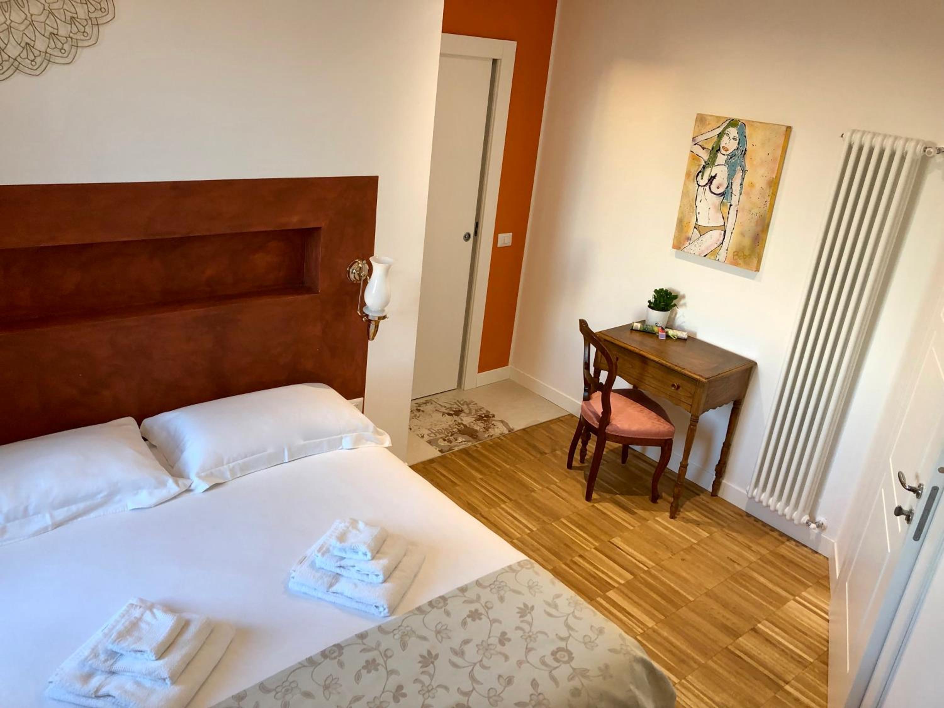 Double Room - Photo 18