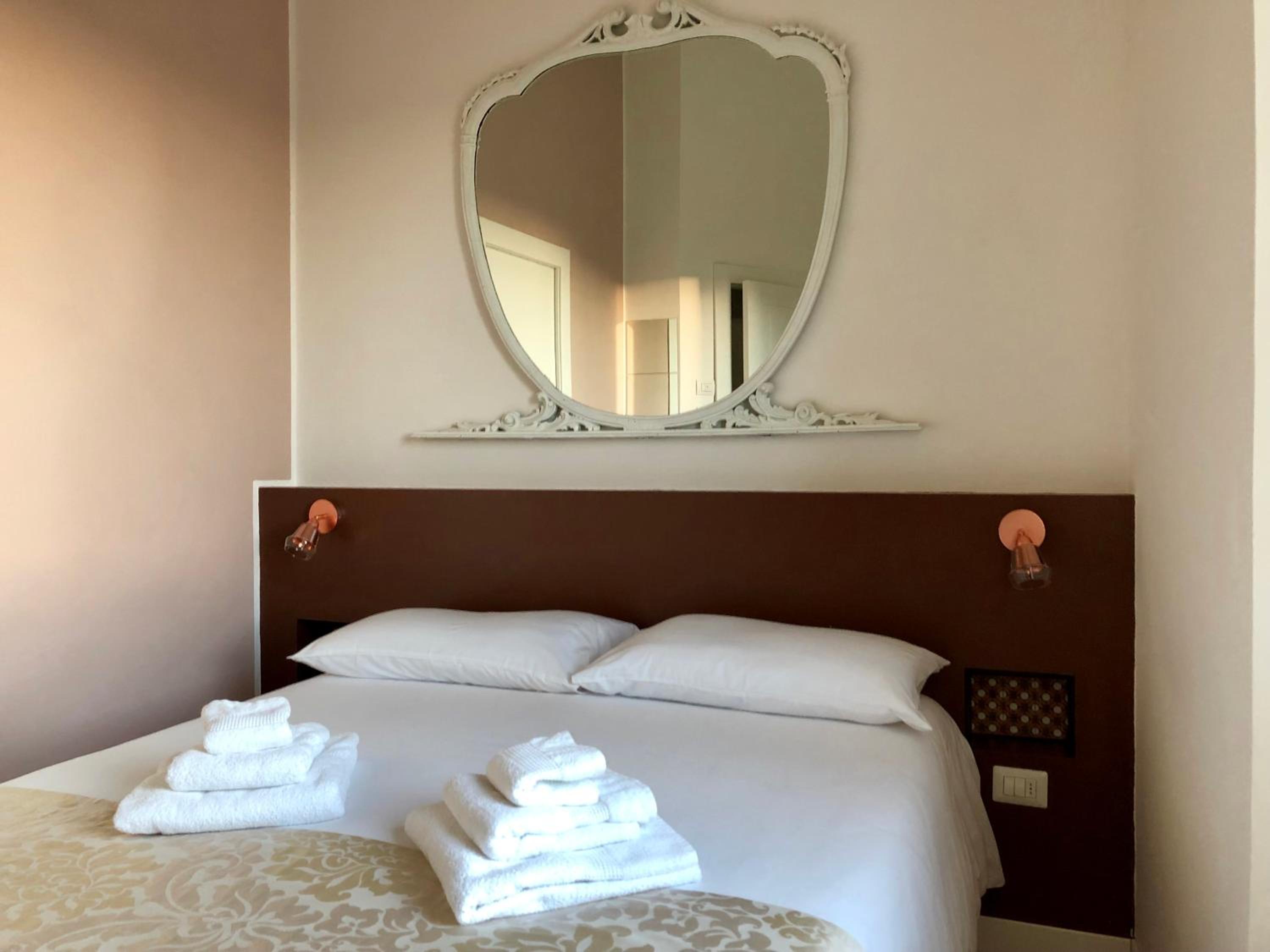 Small Double Room - Photo 3