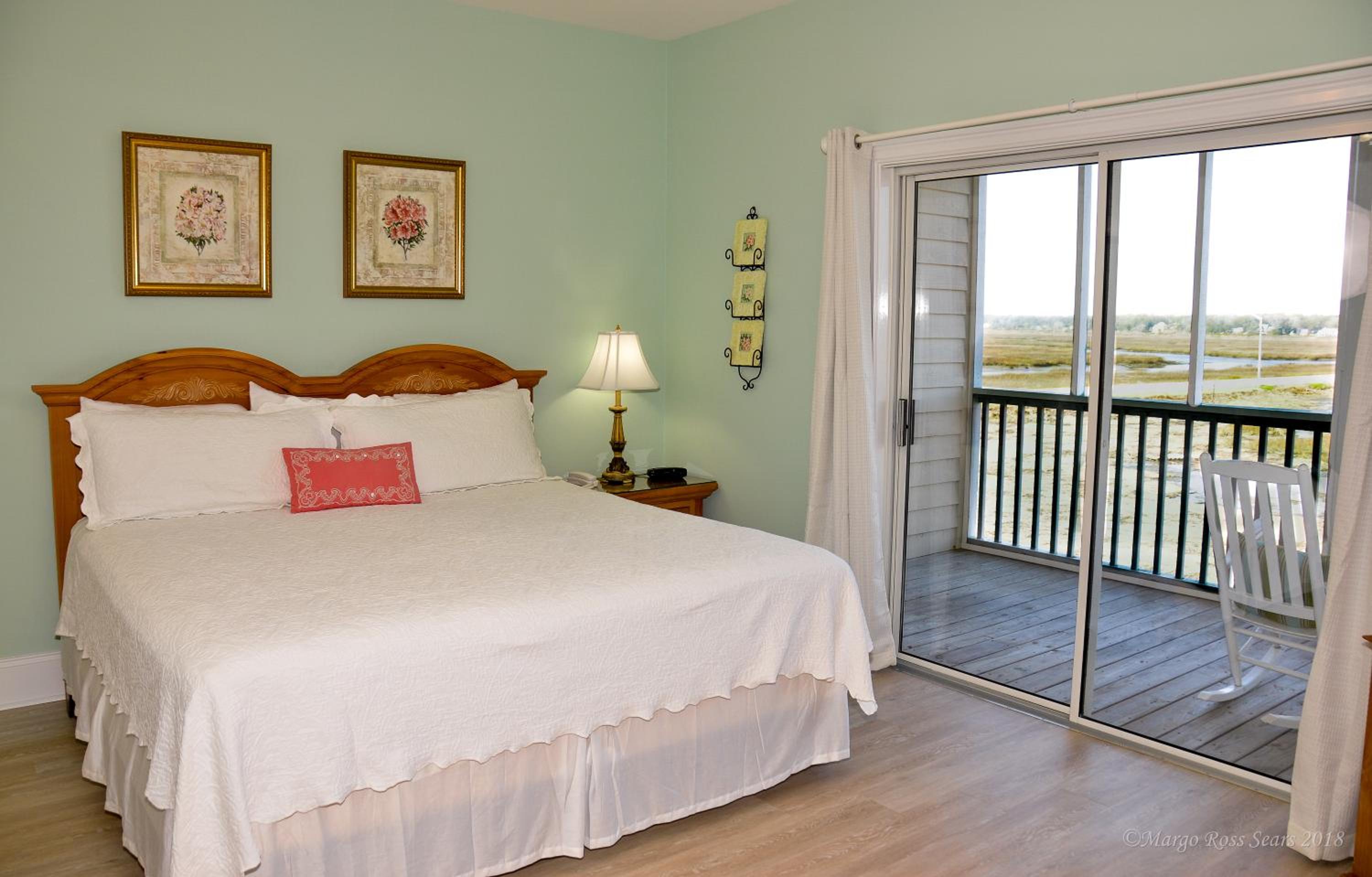 King Room with Balcony photo 1