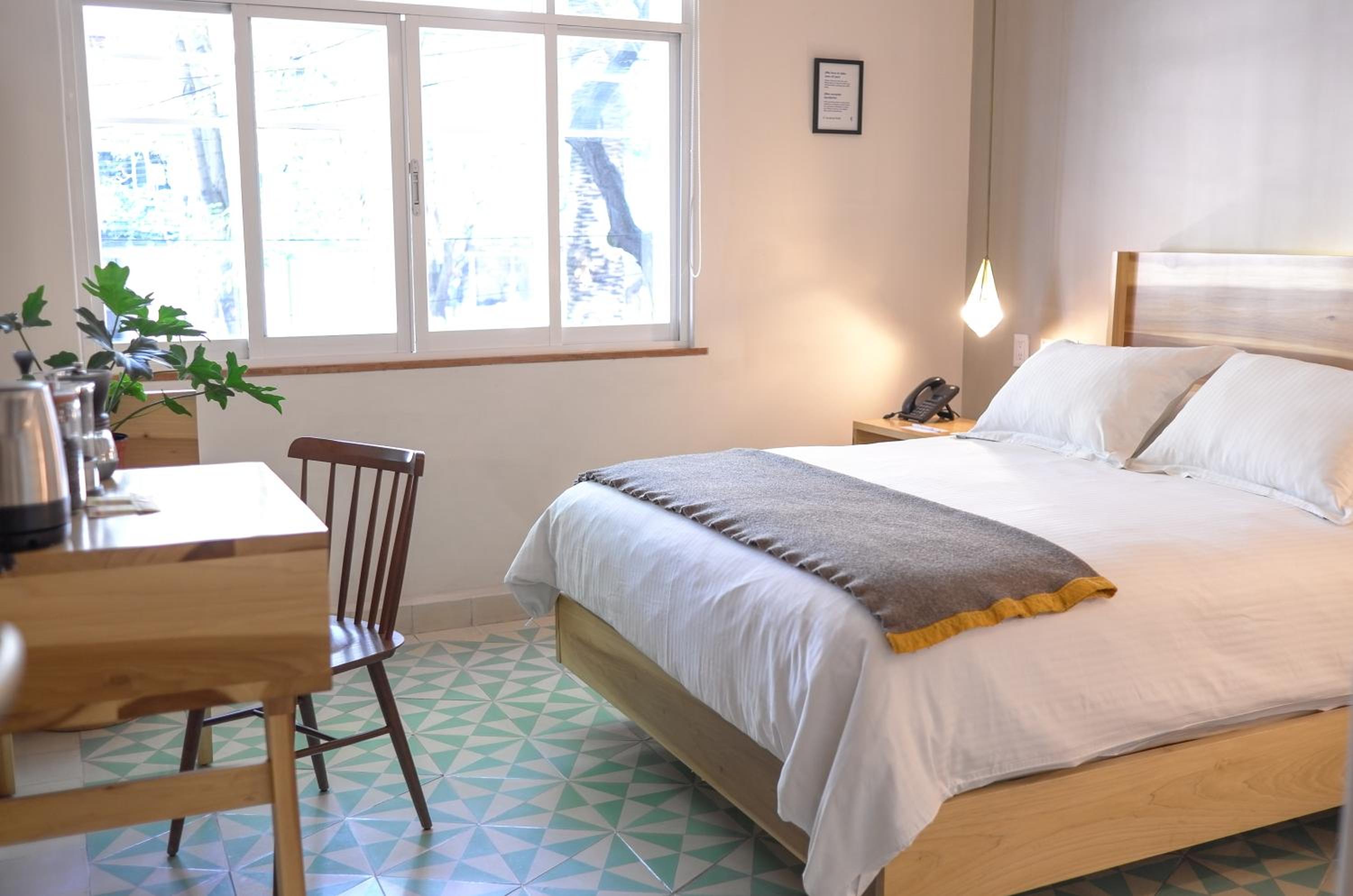 Standard Queen Room