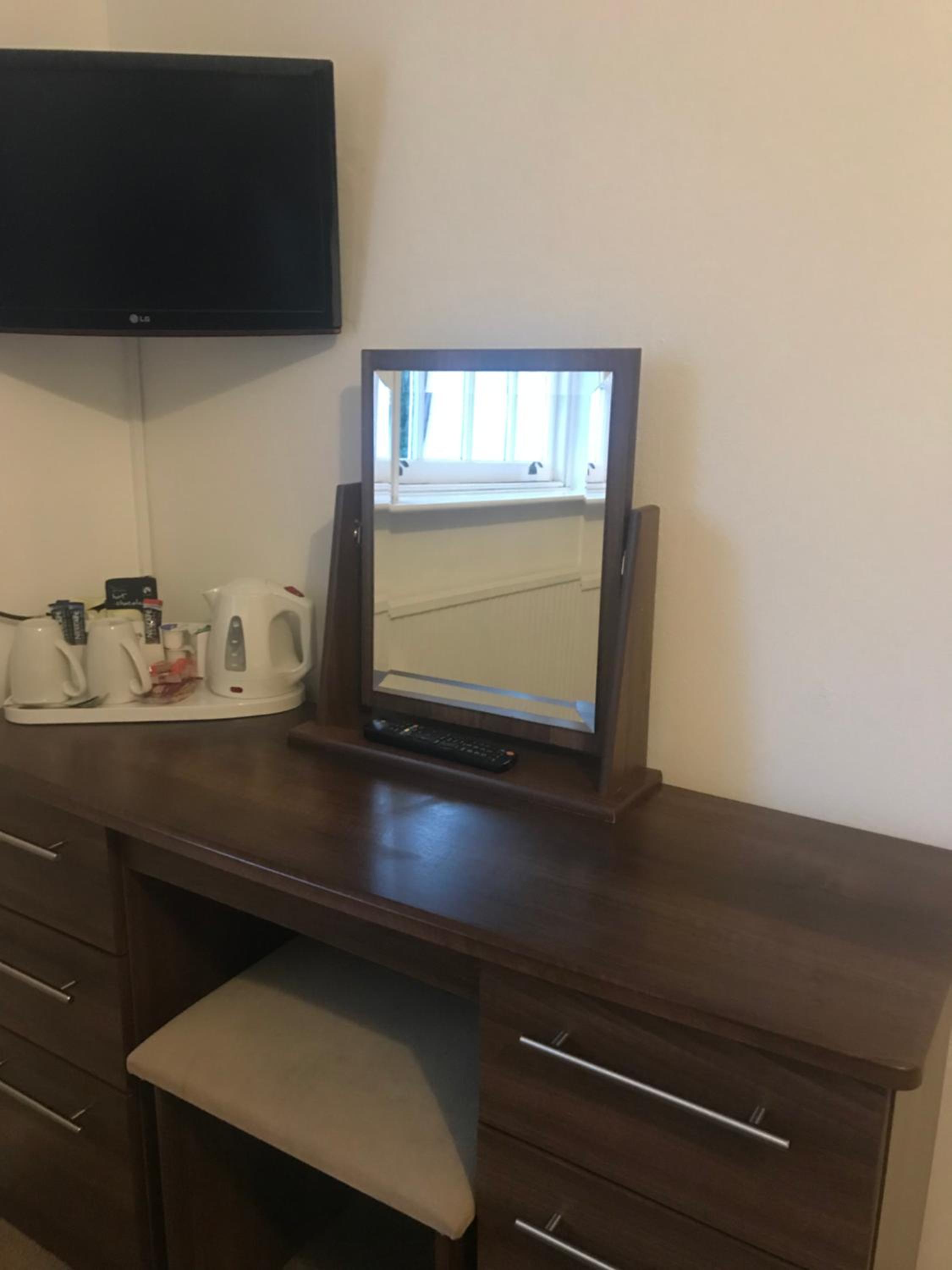 Single Room with Bathroom photo 1