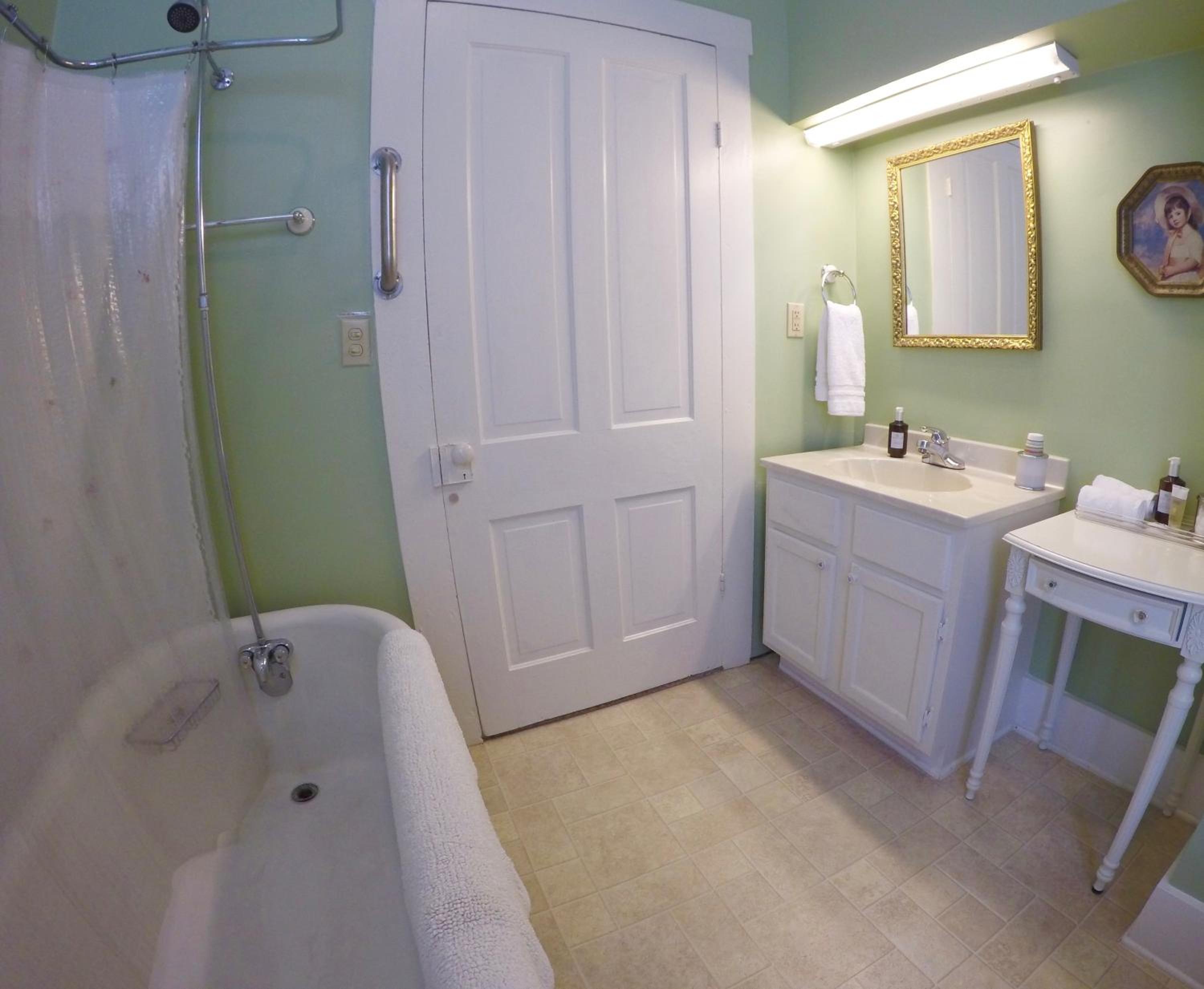 Deluxe King Suite photo 2