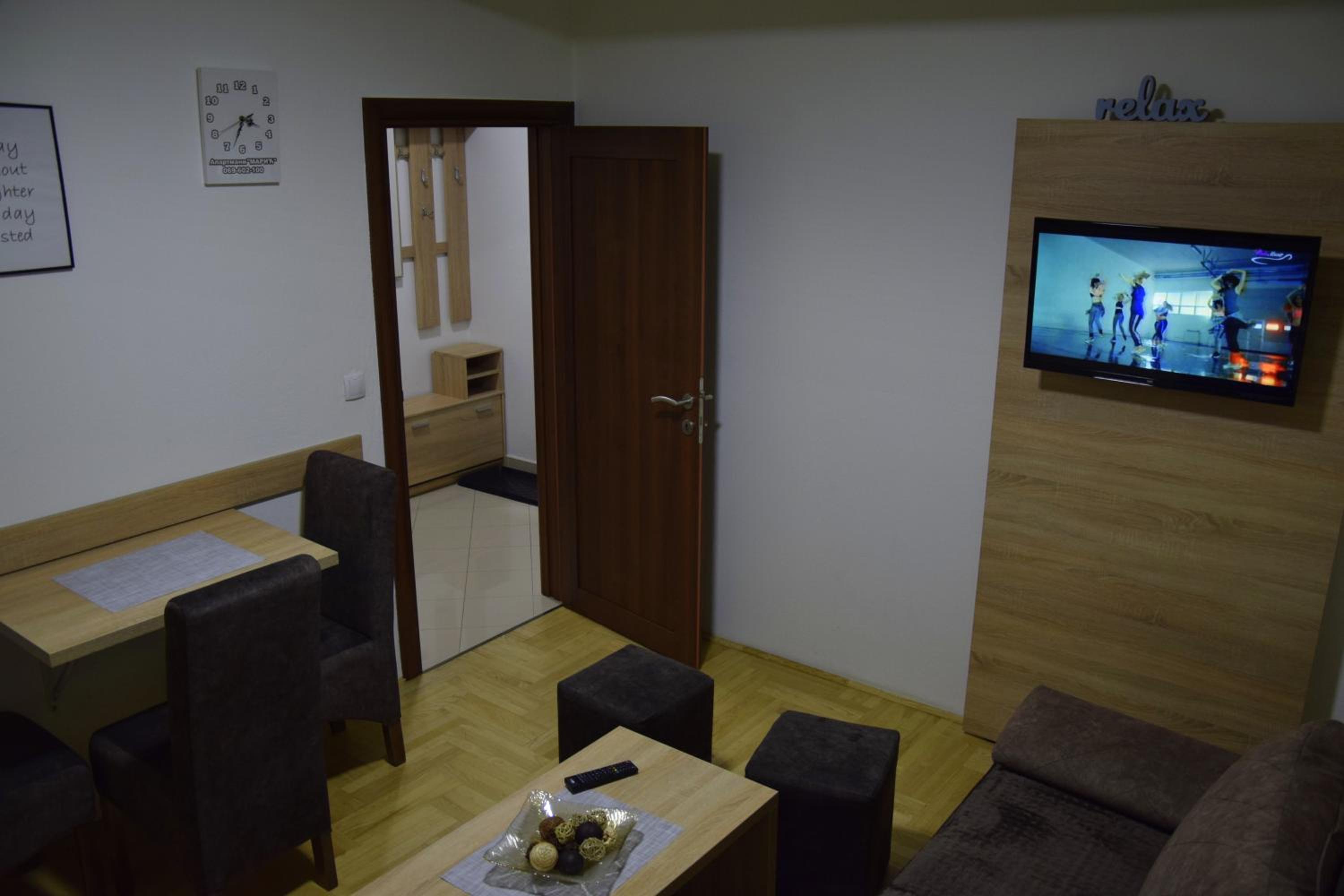 Apartment with Balcony photo 3