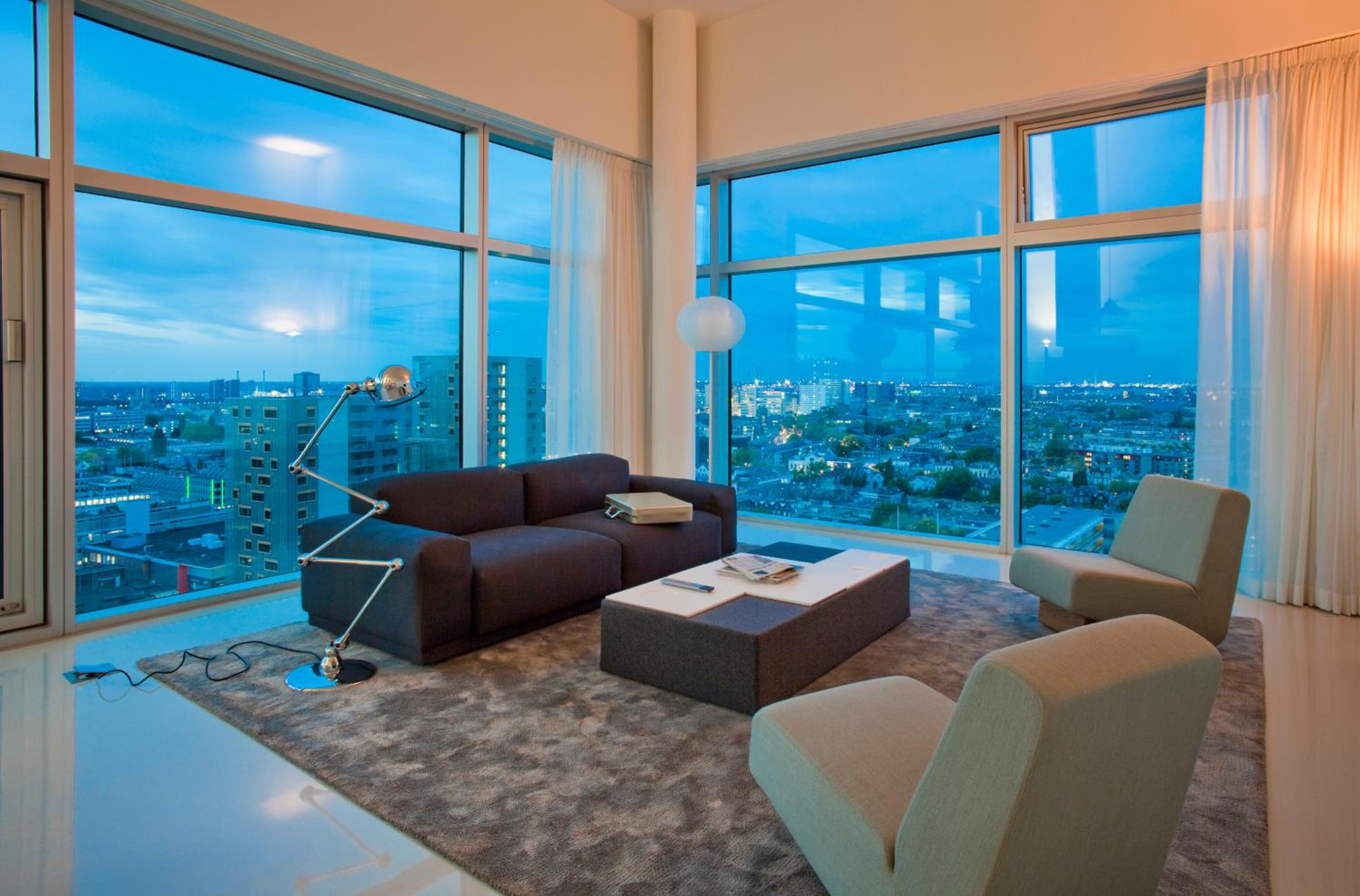 Large Penthouse photo 3