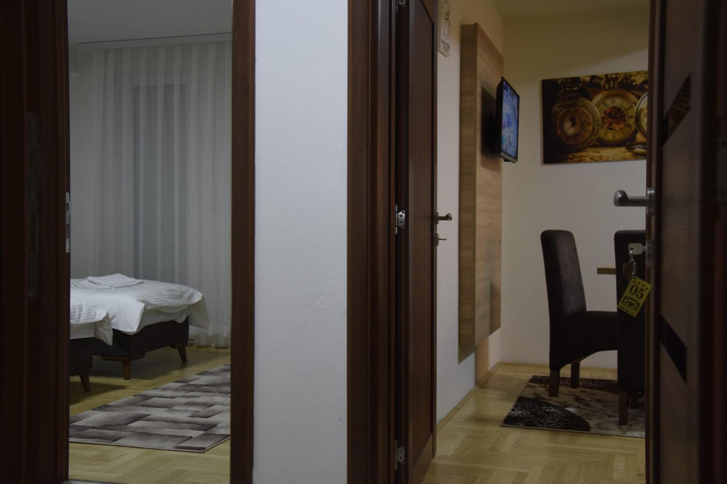 Apartment with Balcony photo 3