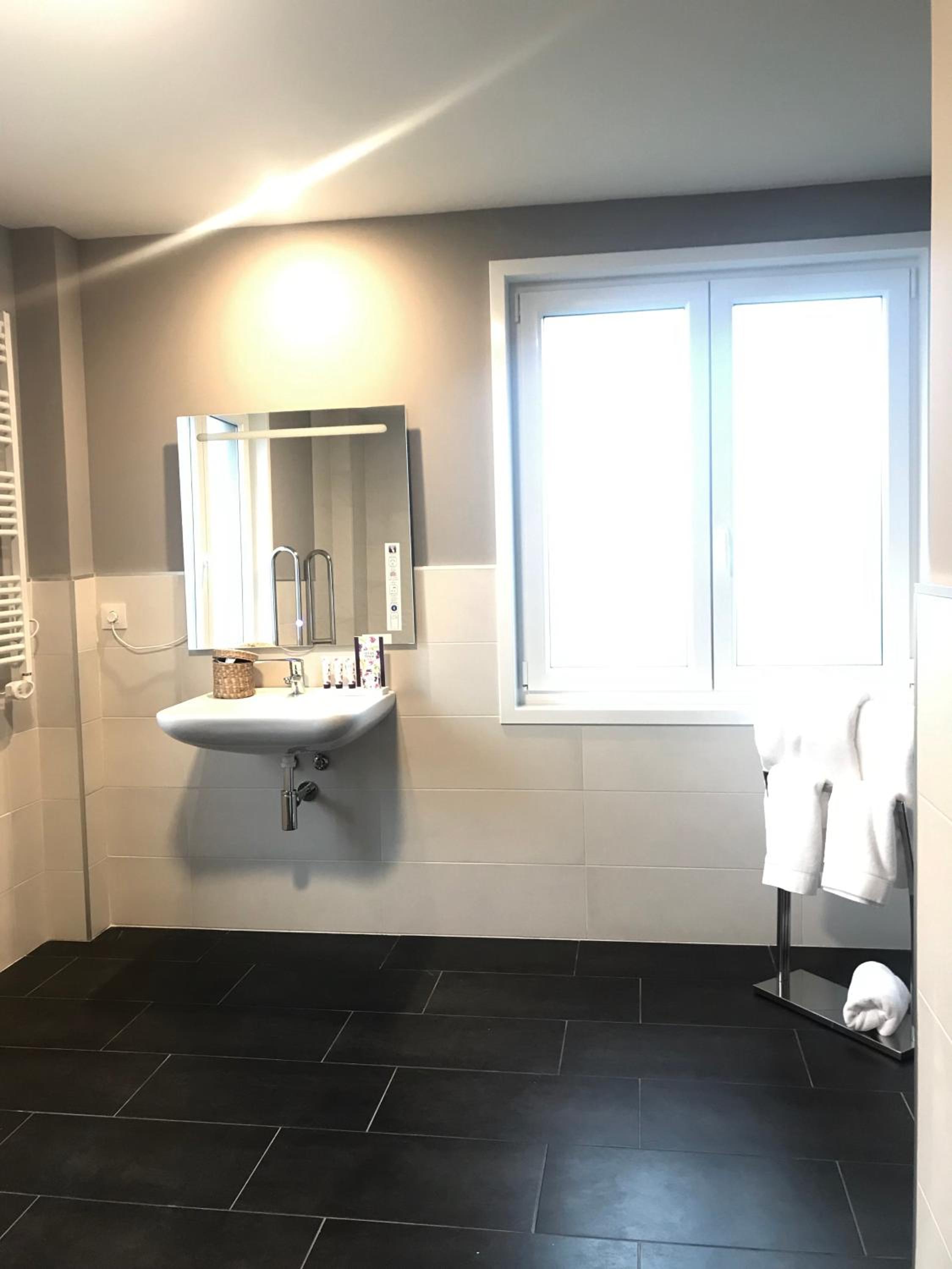 Double Room - Disability Access - Photo 4