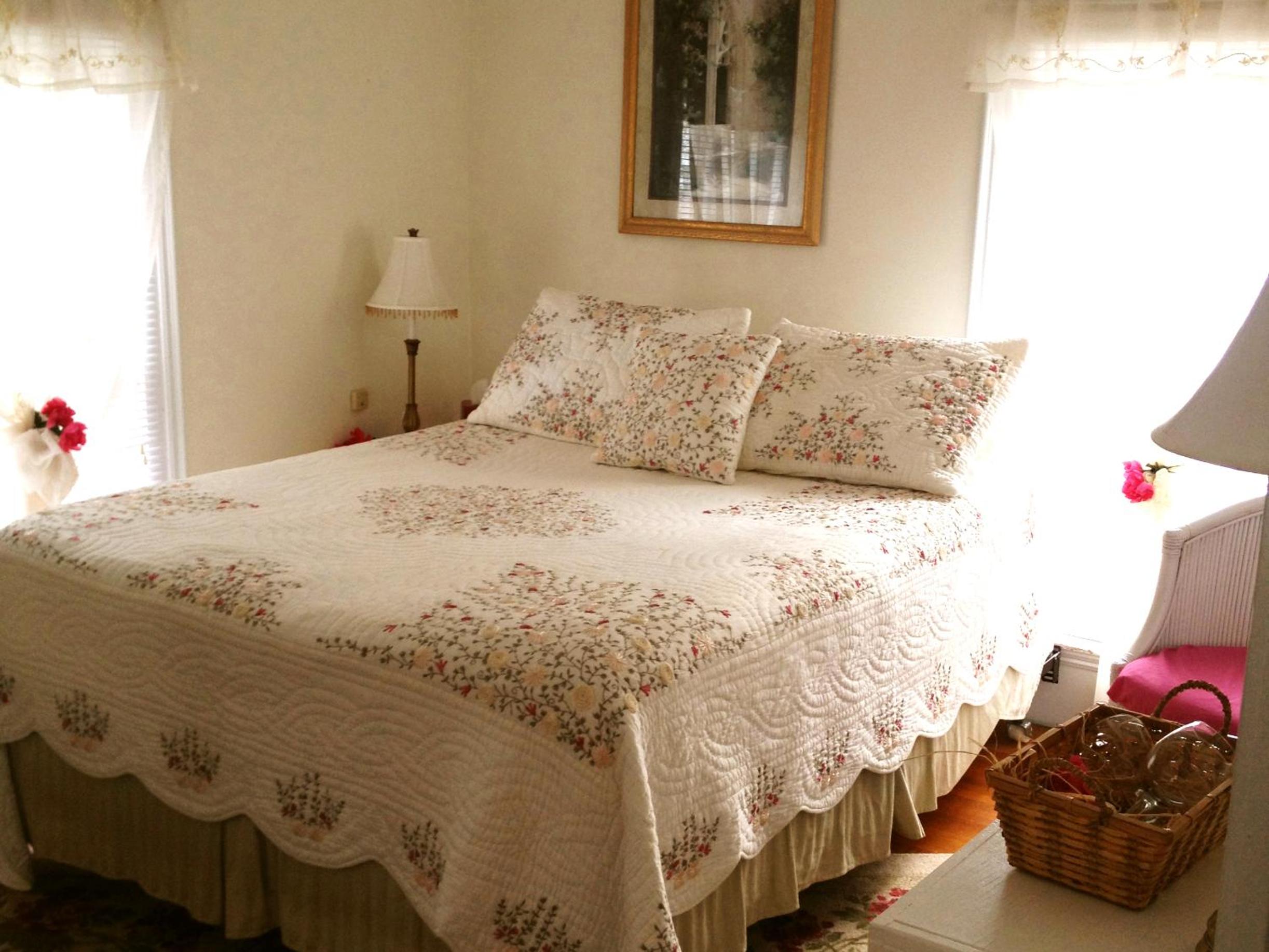 Deluxe Queen Suite photo 1