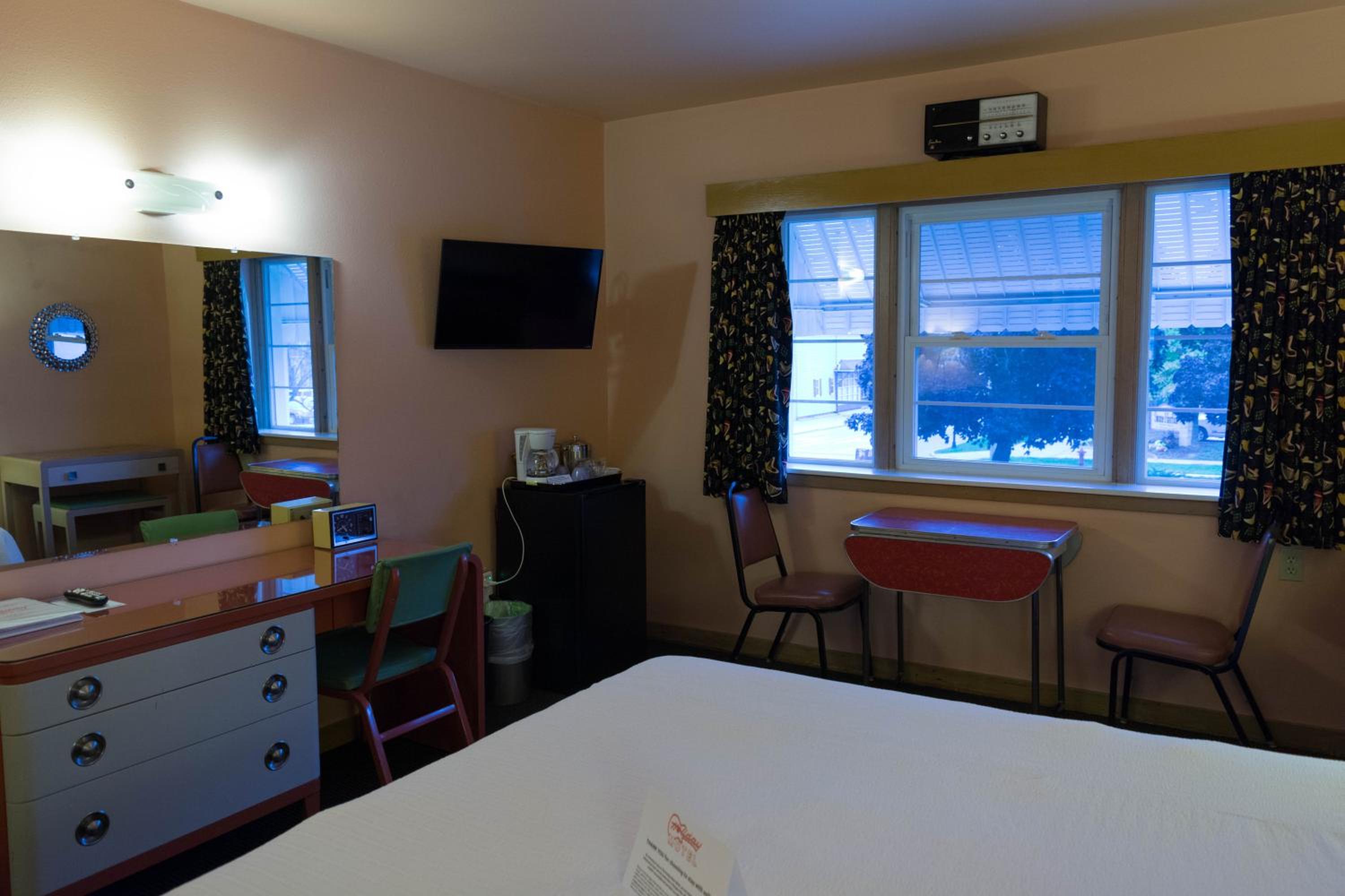 1 King Bed, Second Floor - Photo 3