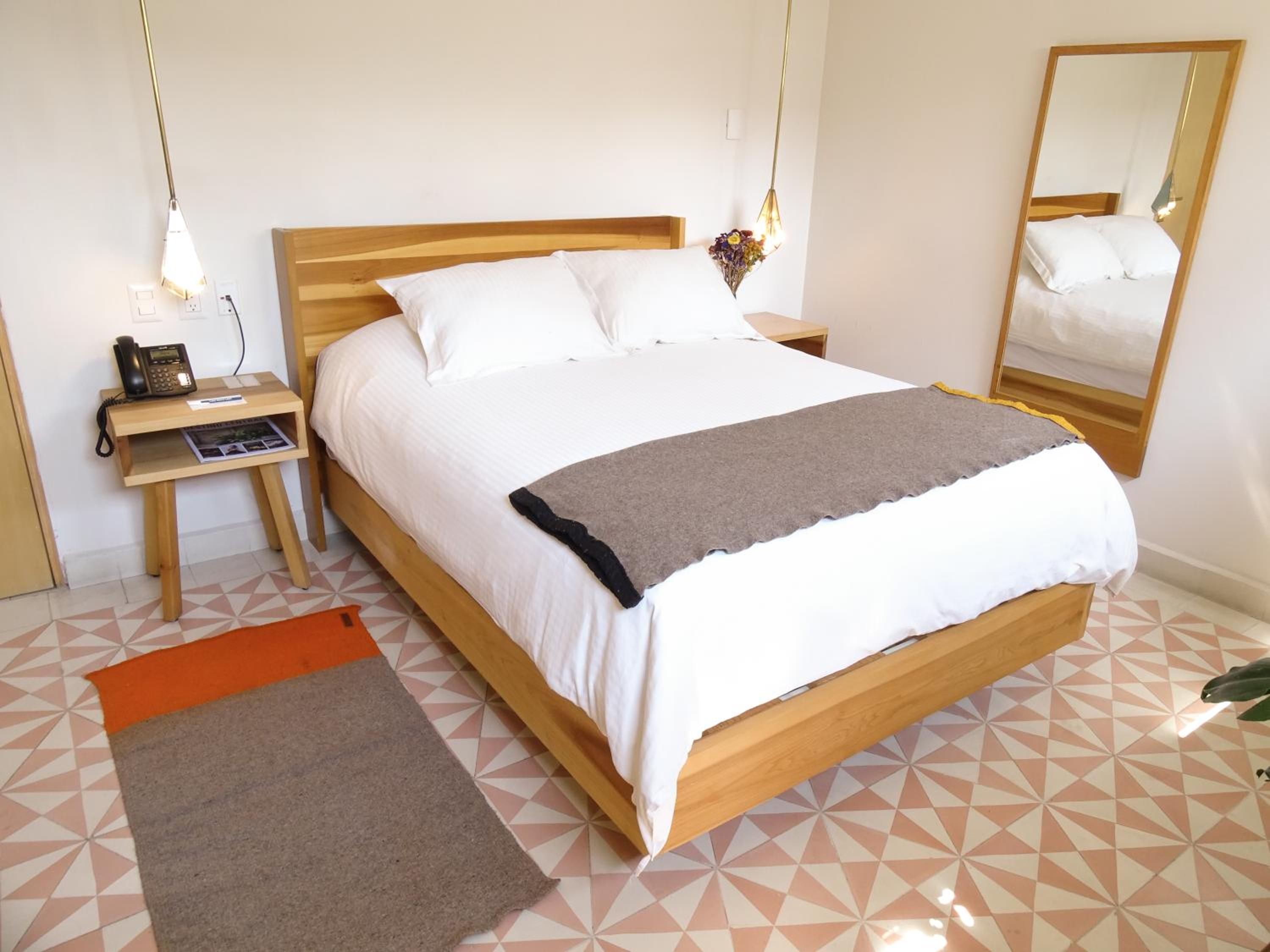 Budget Double Room - Photo 7