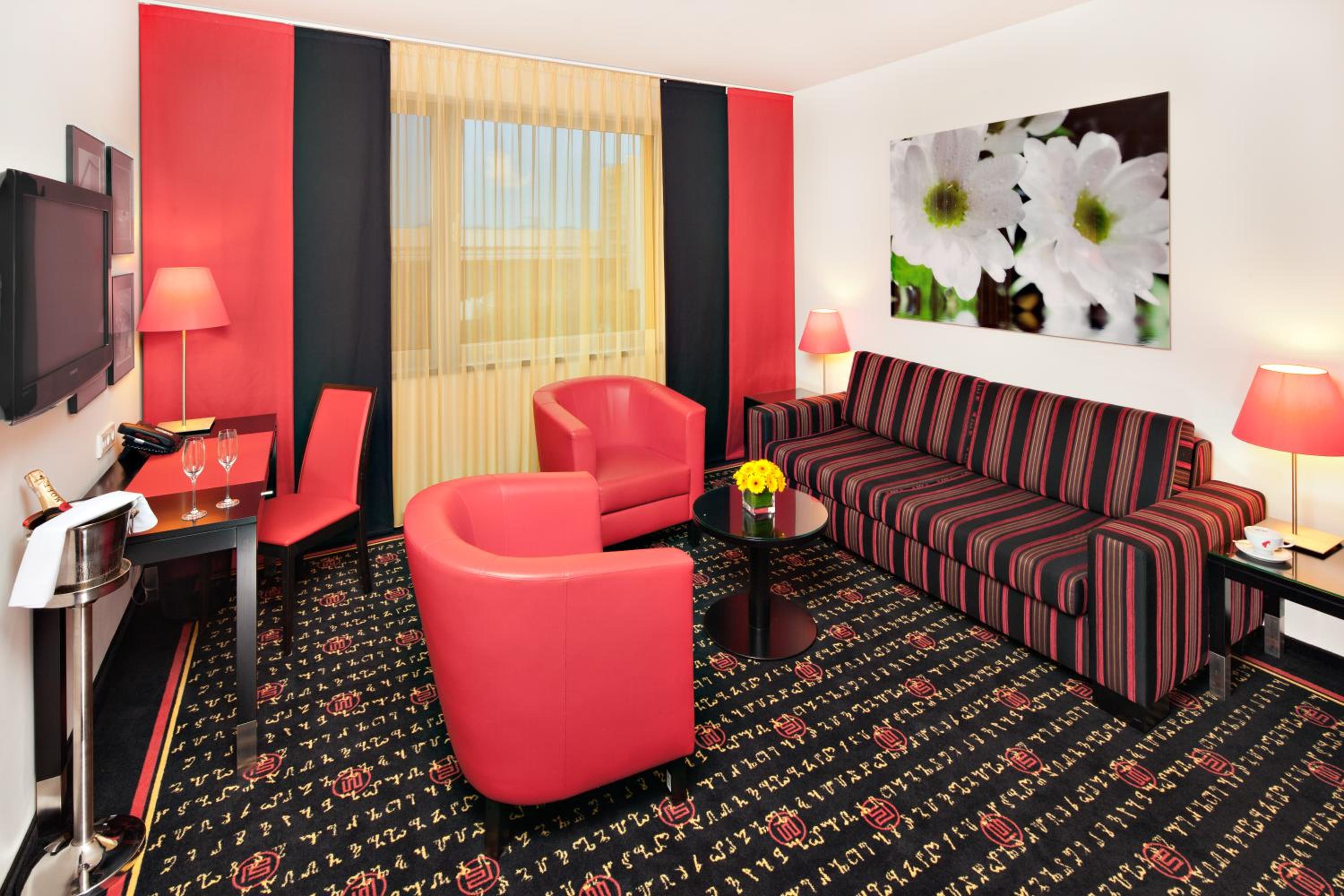 Classic Apartment with King or Two Single Beds - Photo 11