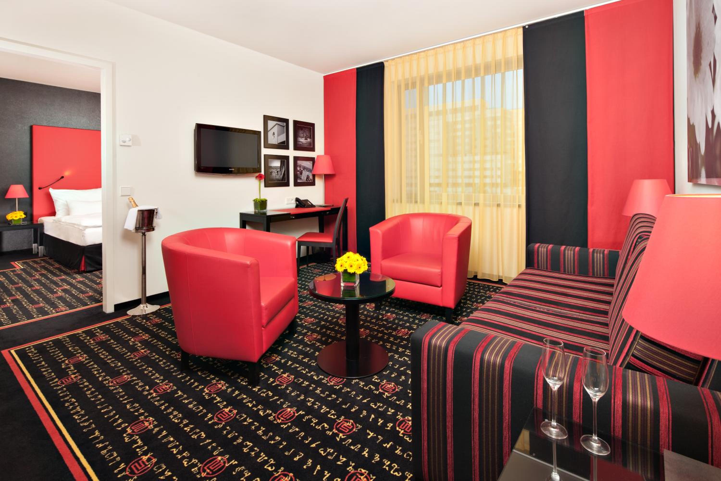 Classic Apartment with King or Two Single Beds - Photo 6