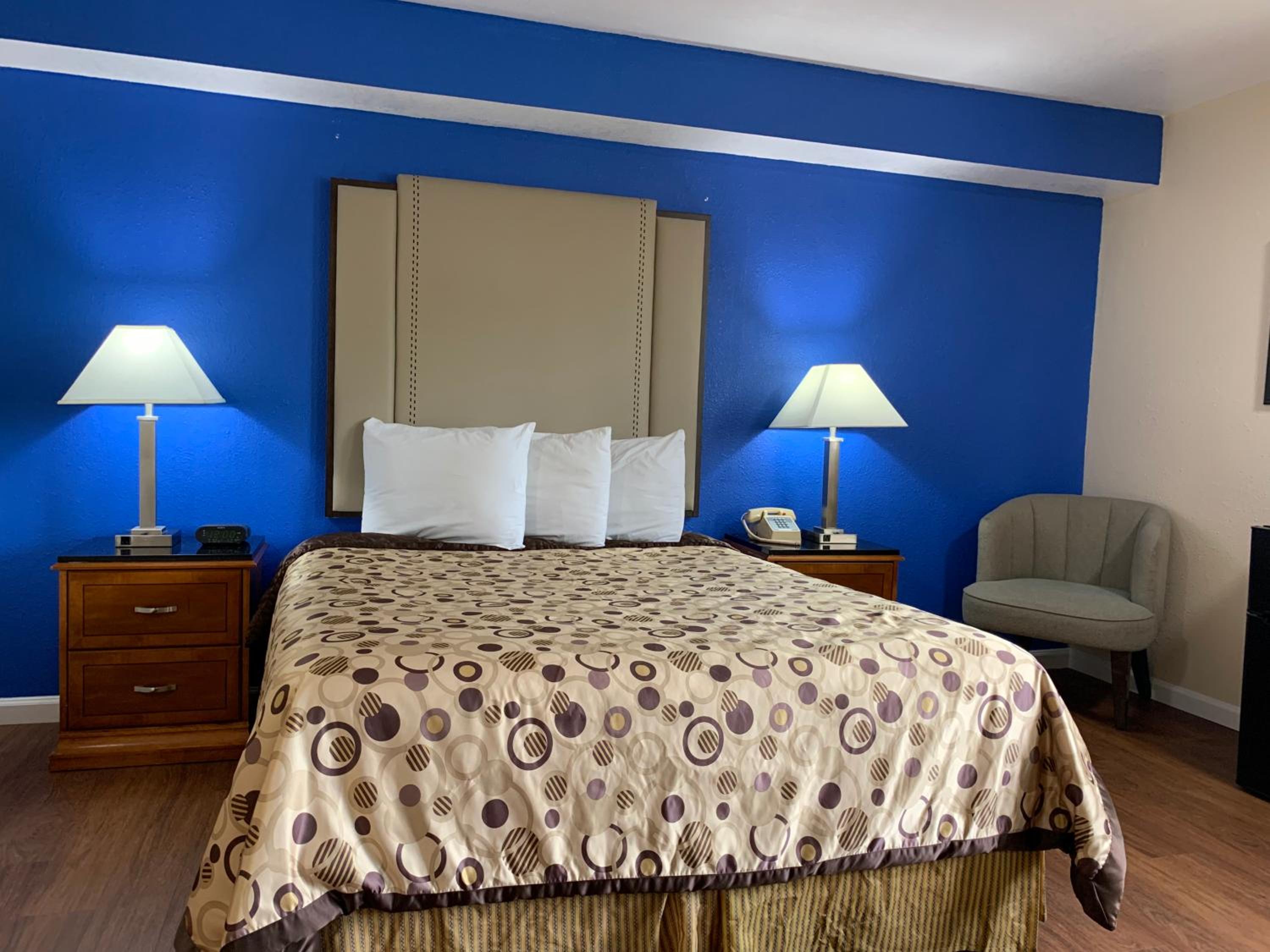 Queen Room - Disability Access - Photo 24