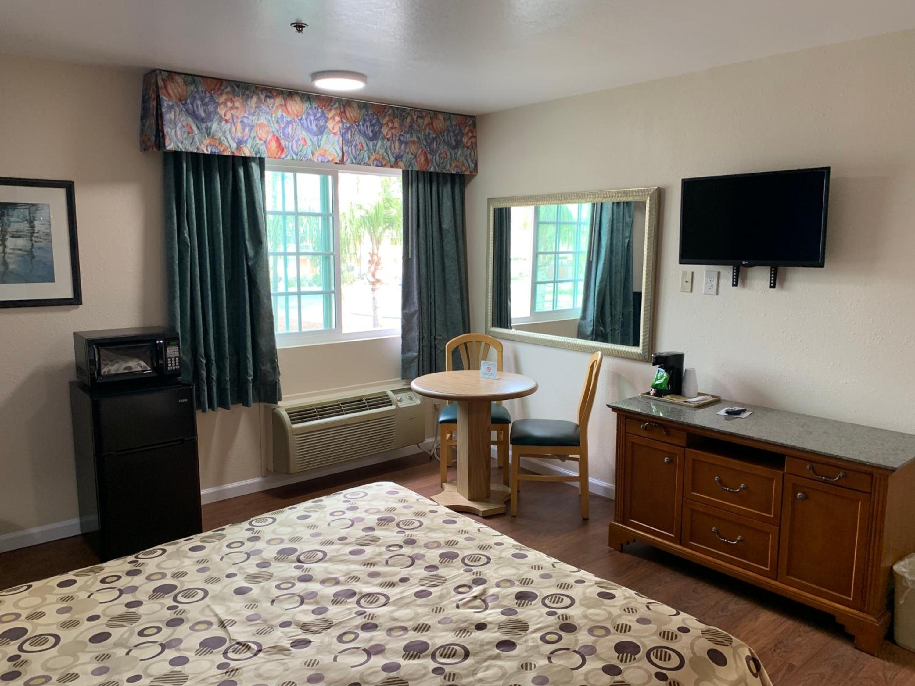 Queen Room - Disability Access - Photo 2