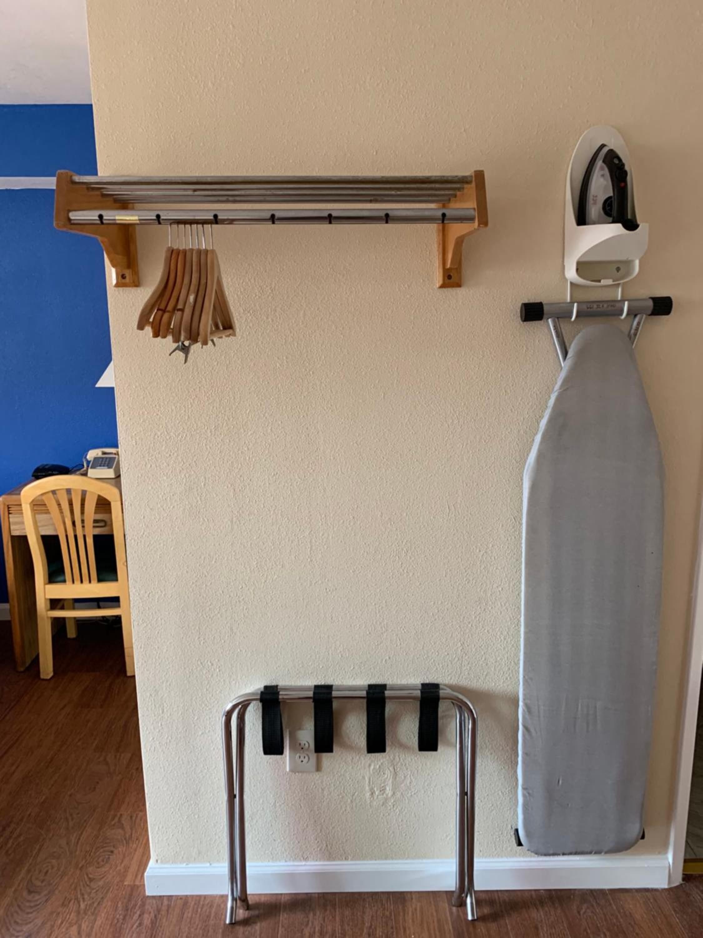 Queen Room - Disability Access - Photo 7