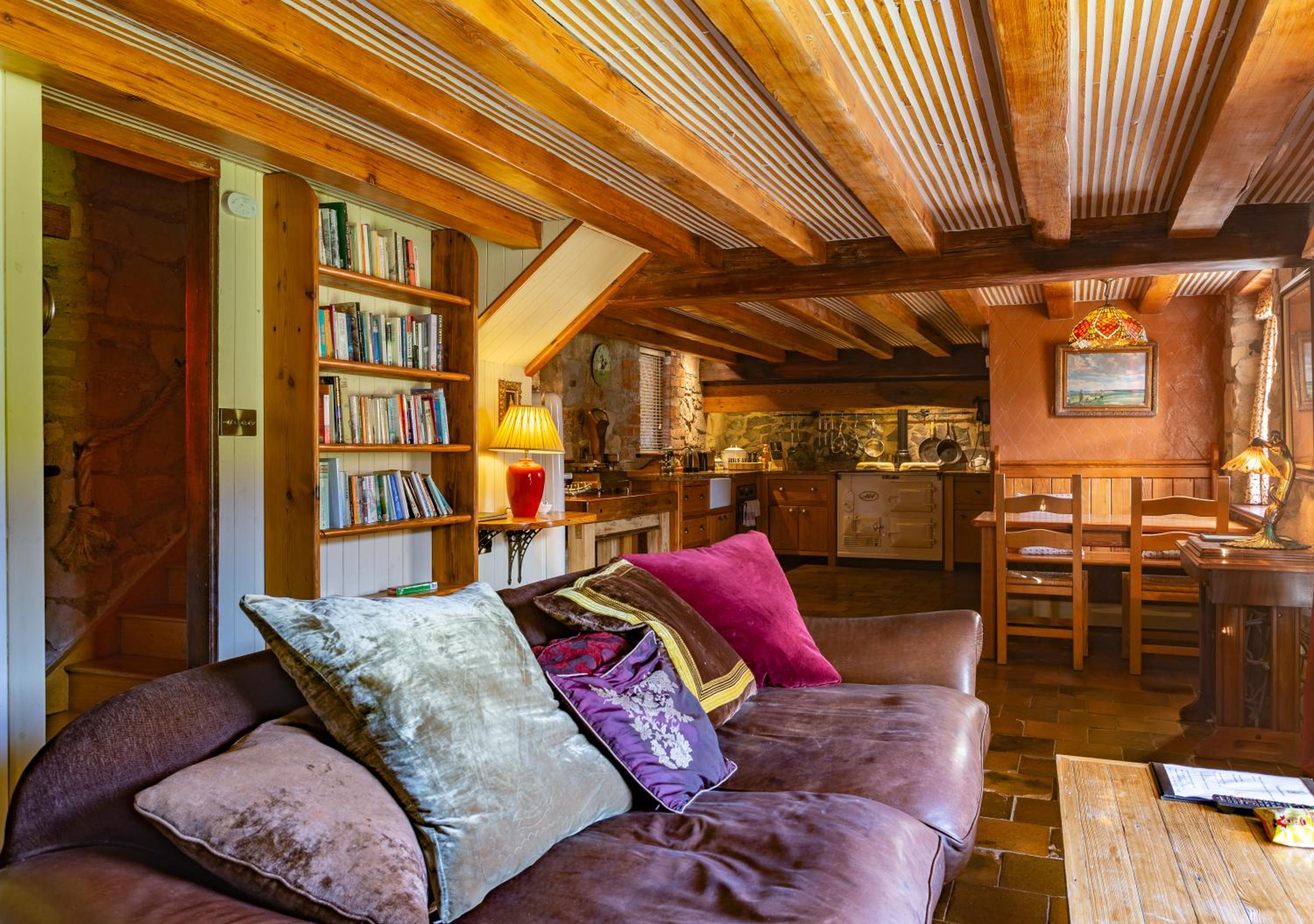 Large Suite photo 2