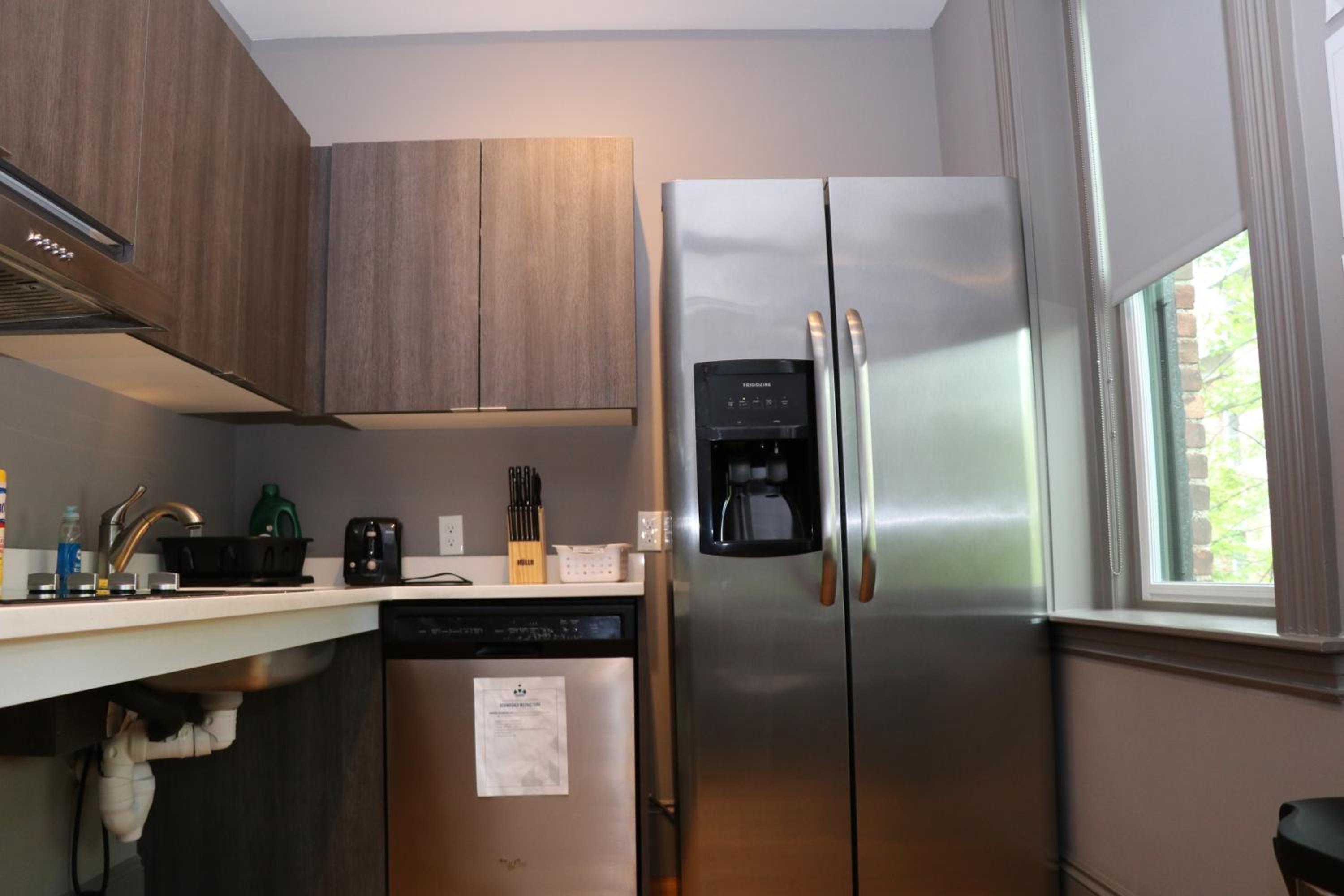 One-Bedroom Apartment - Photo 6