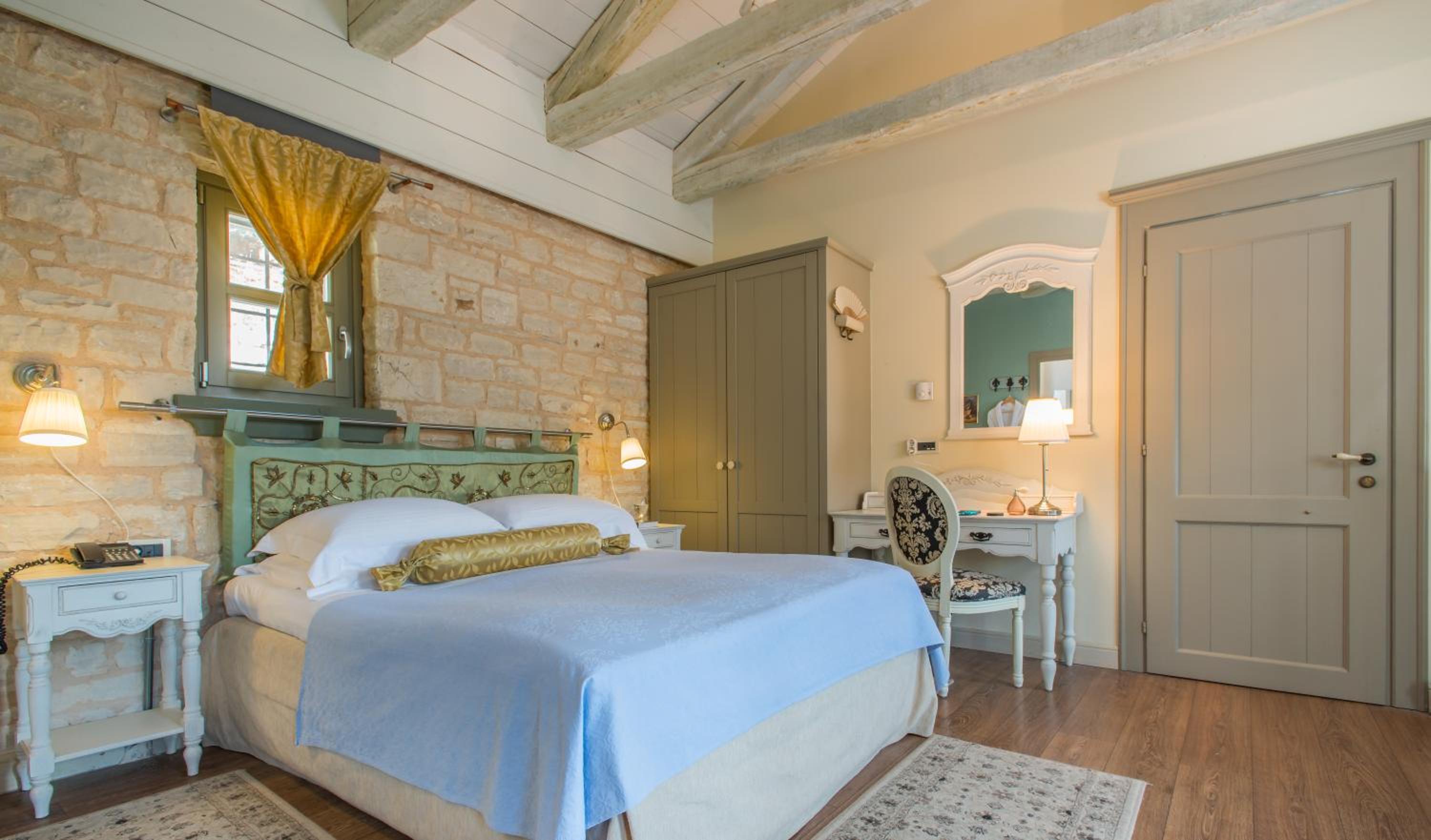 Signature Suite with Fireplace and Jacuzzi