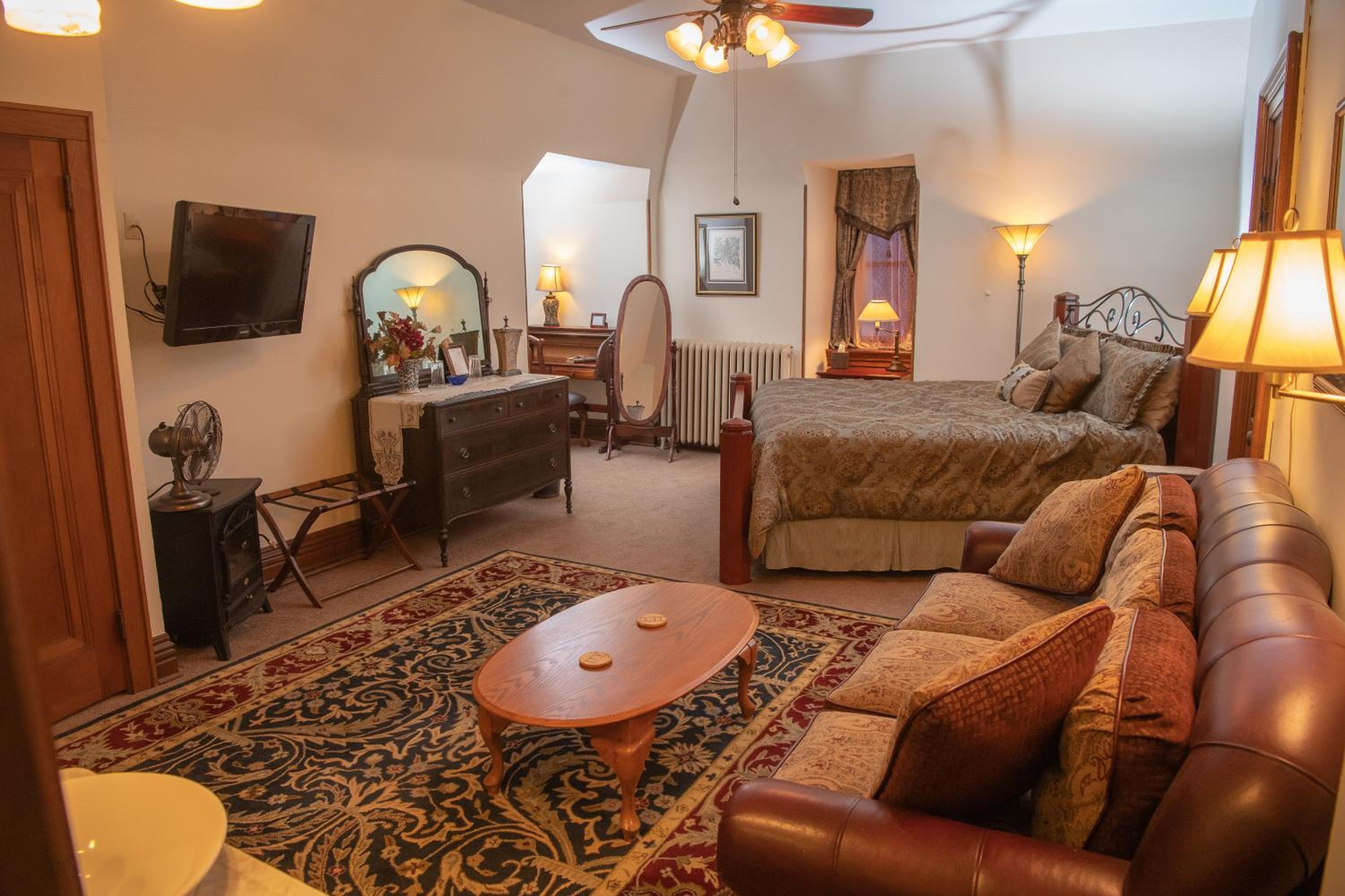 Deluxe King Room photo 1