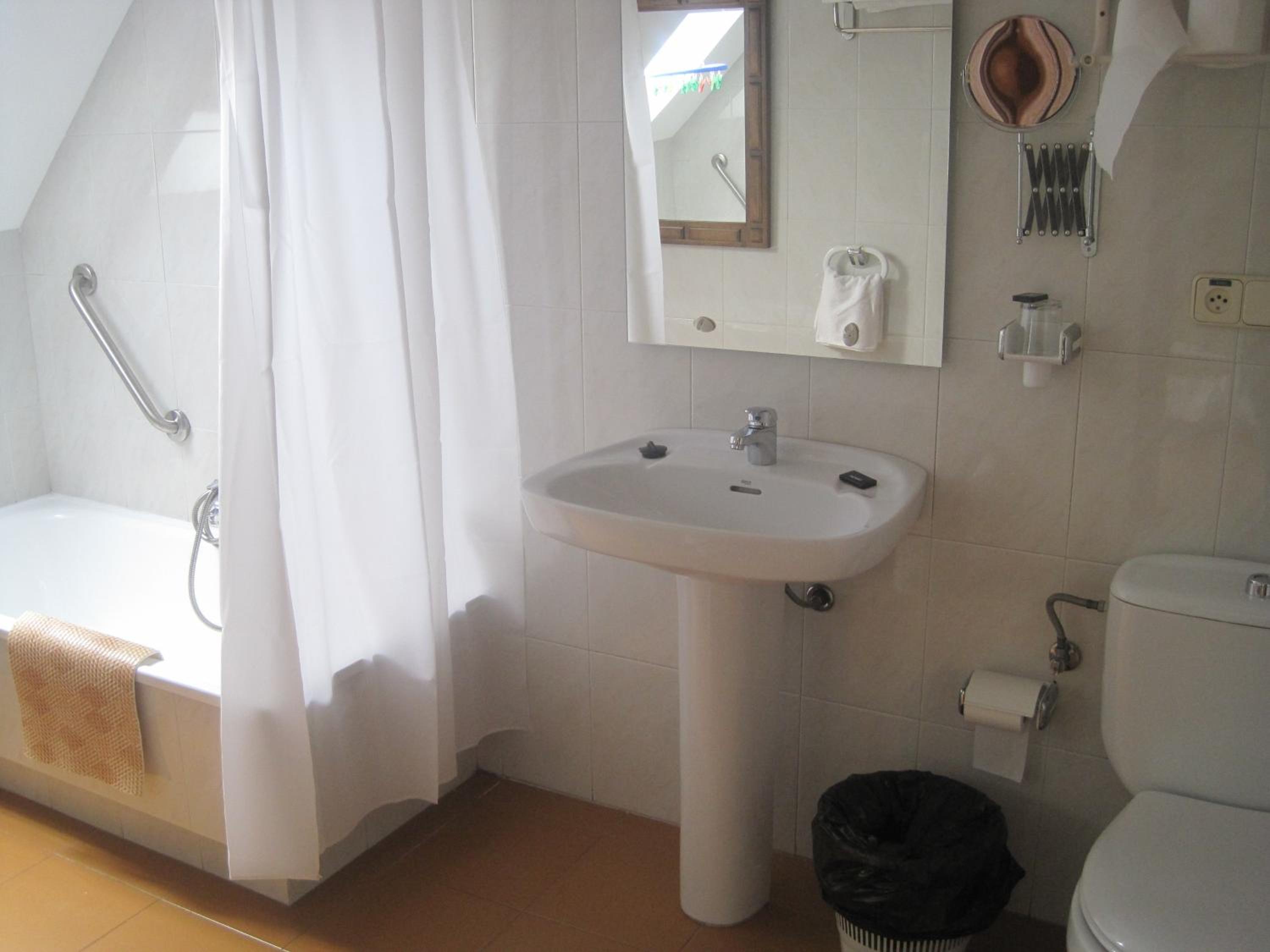Double or Twin Room with Exterior View photo 3