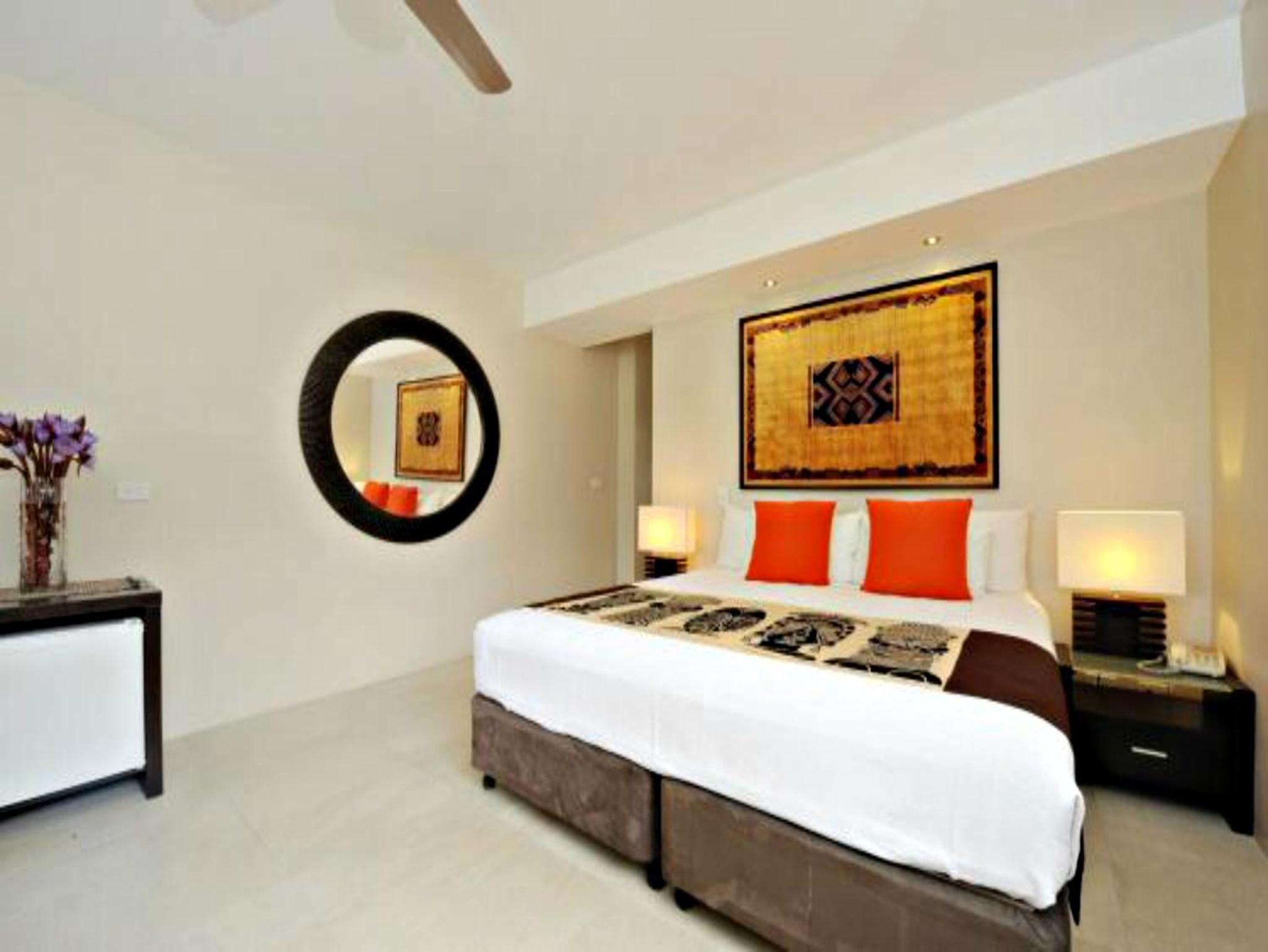Queen Room with Water View and Spa Bath photo 1