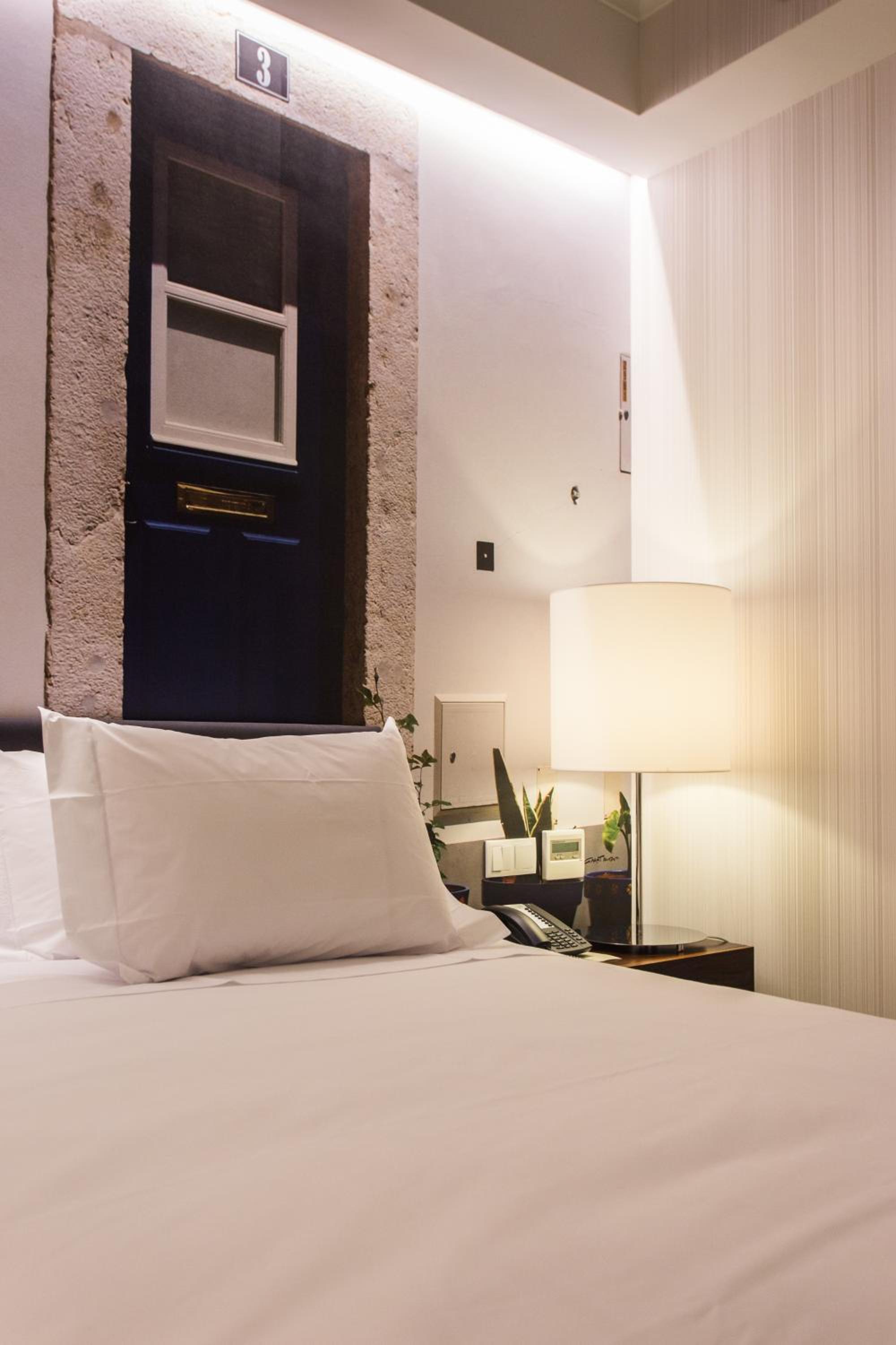 Standard Double Room thumbnail 6