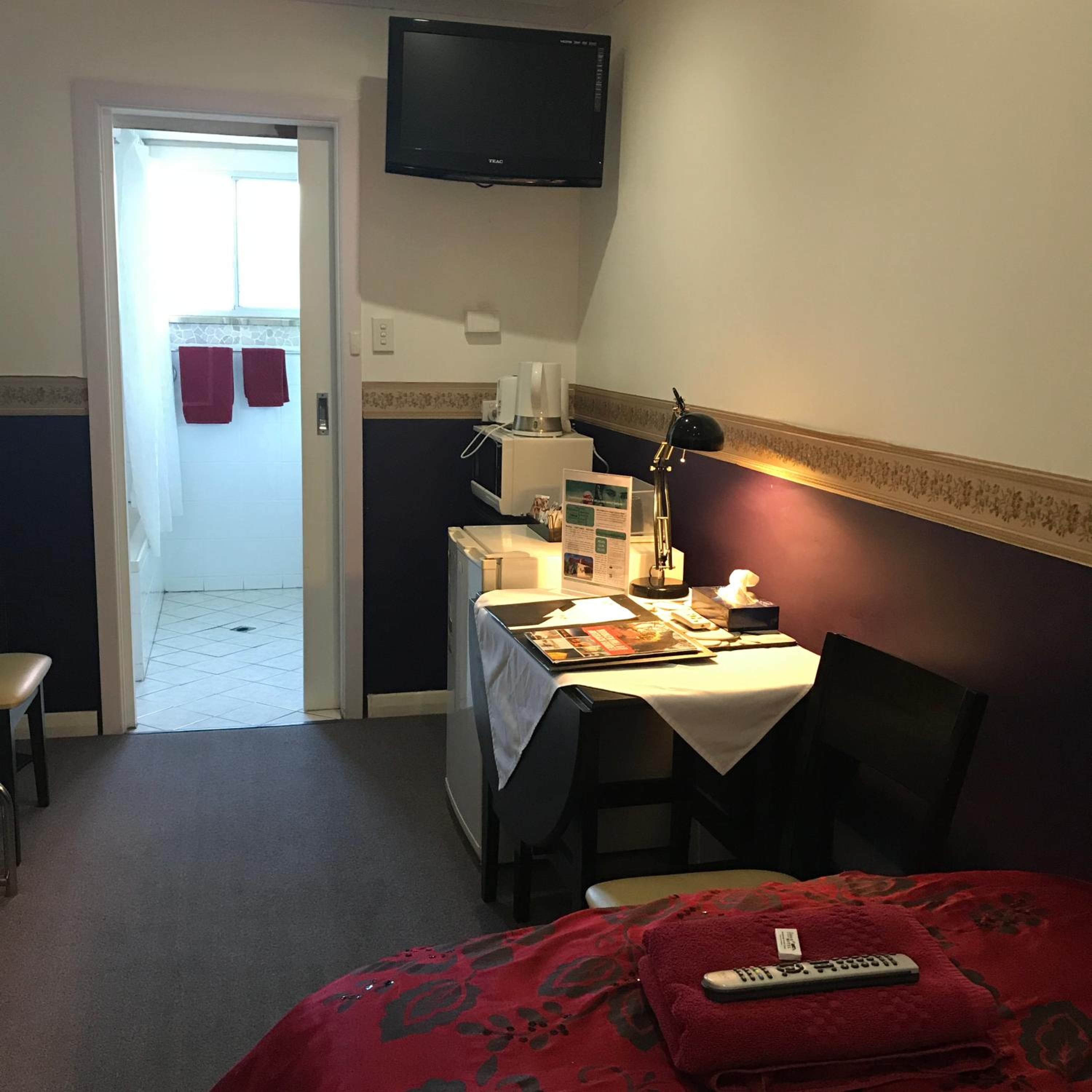 Single Room with Bath photo 1