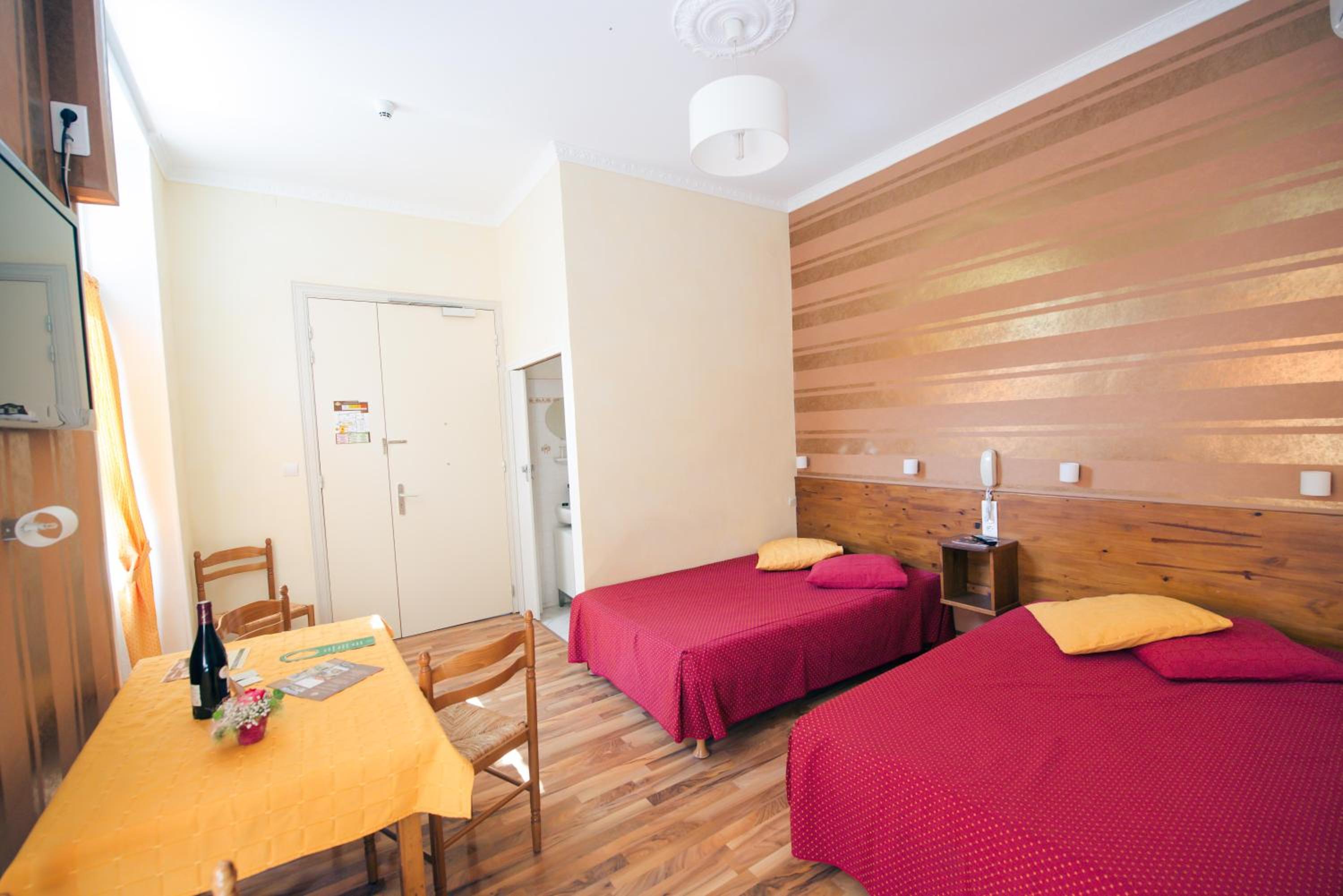 Twin Room - Photo 3