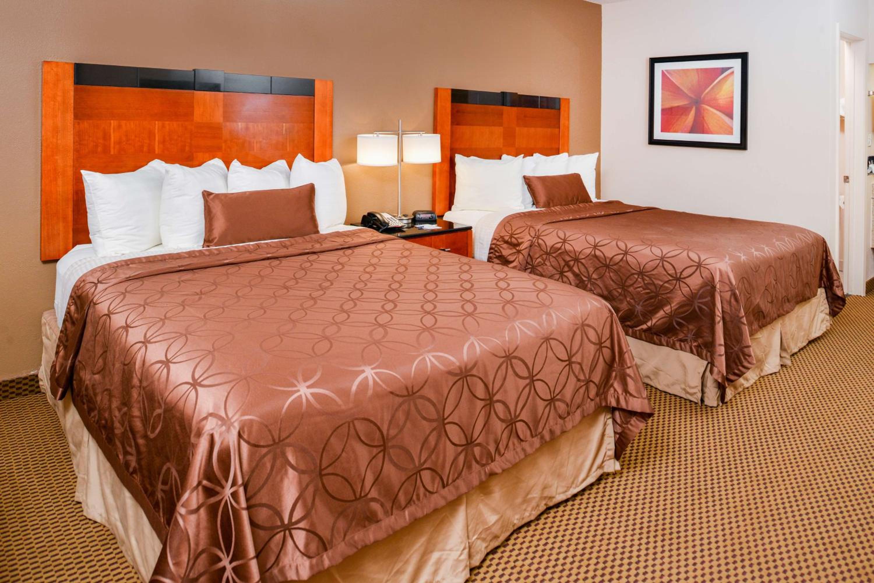 Quadruple Room With Two Double Beds - Smoking photo 1
