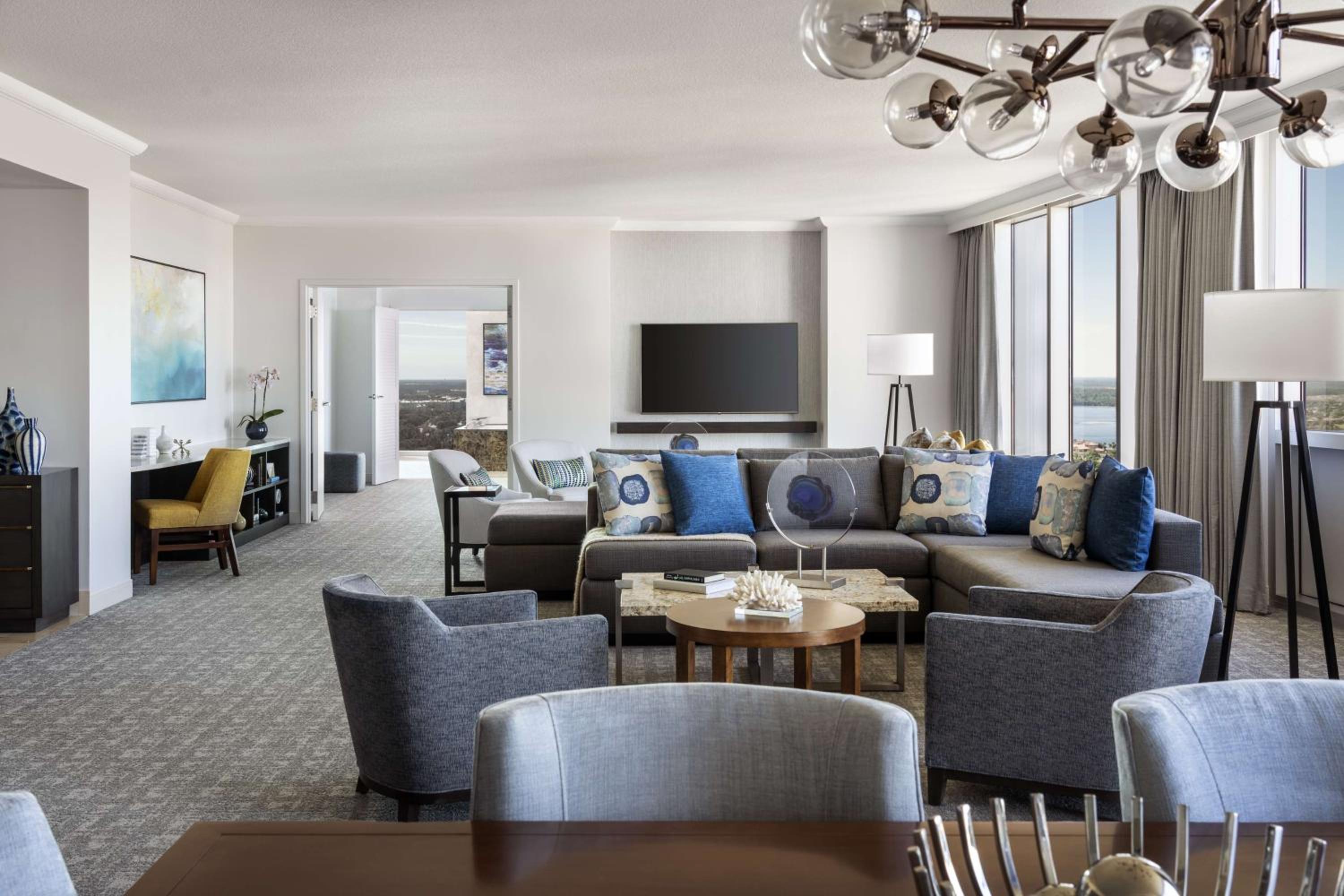Presidential Suite thumbnail 5