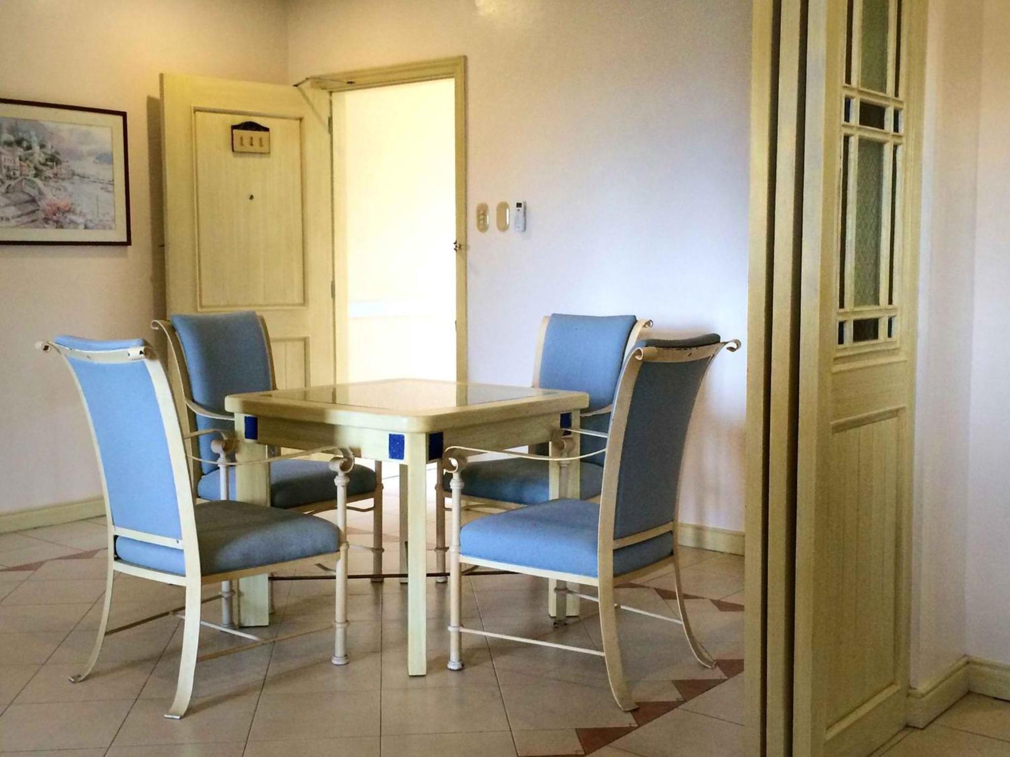 Executive Suite - Photo 5