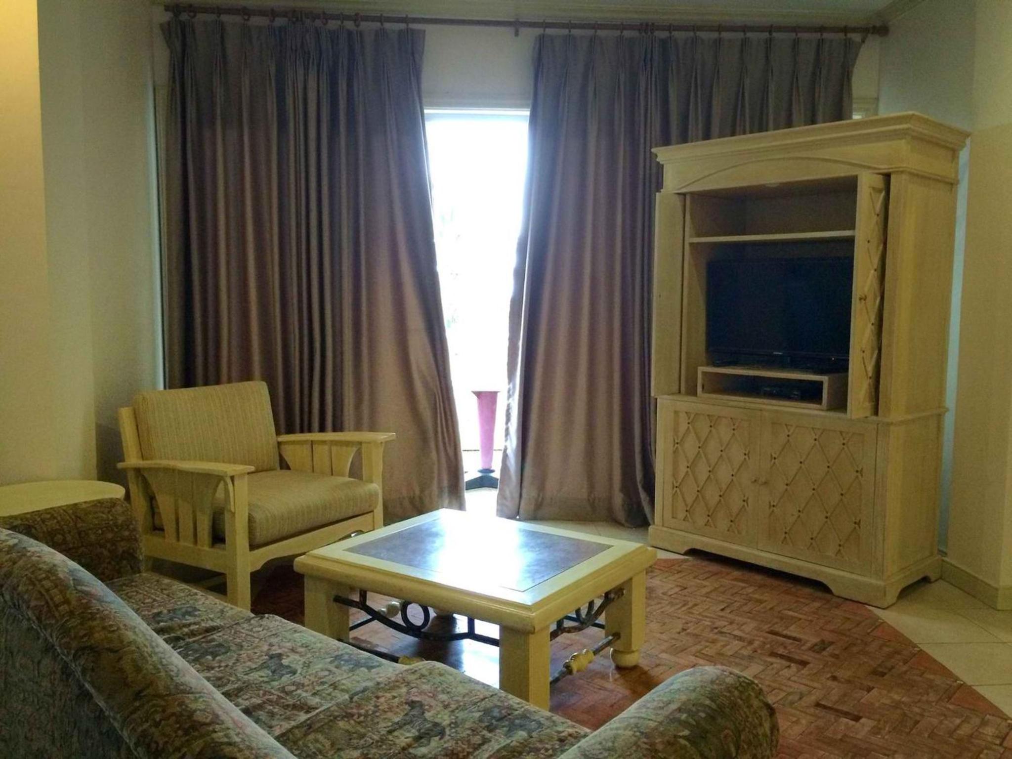 Executive Suite - Photo 6
