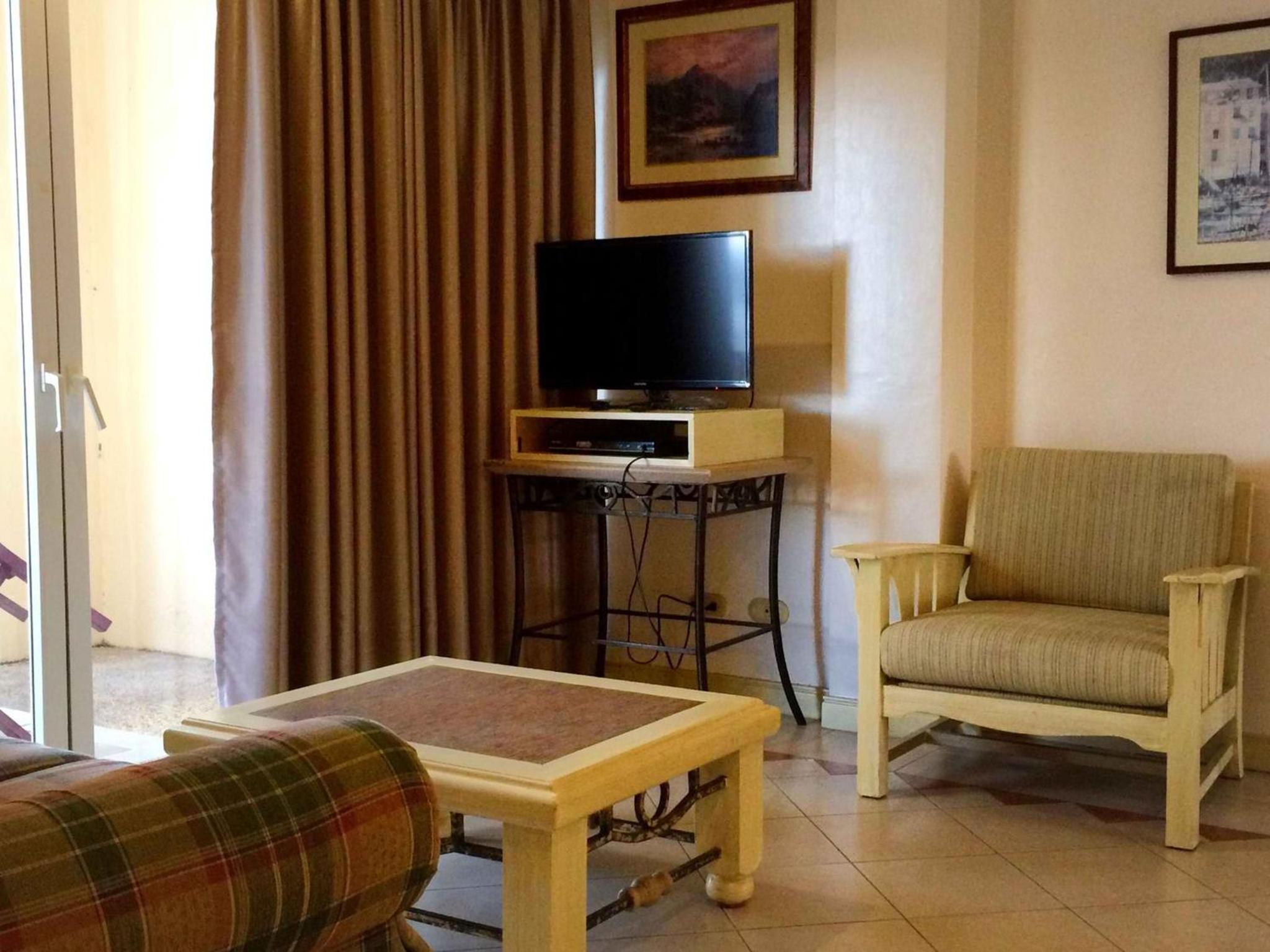 Executive Suite - Photo 7