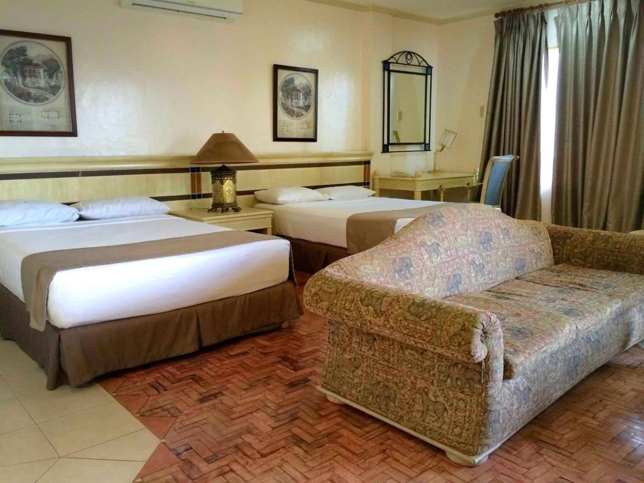 Executive Suite - Photo 3