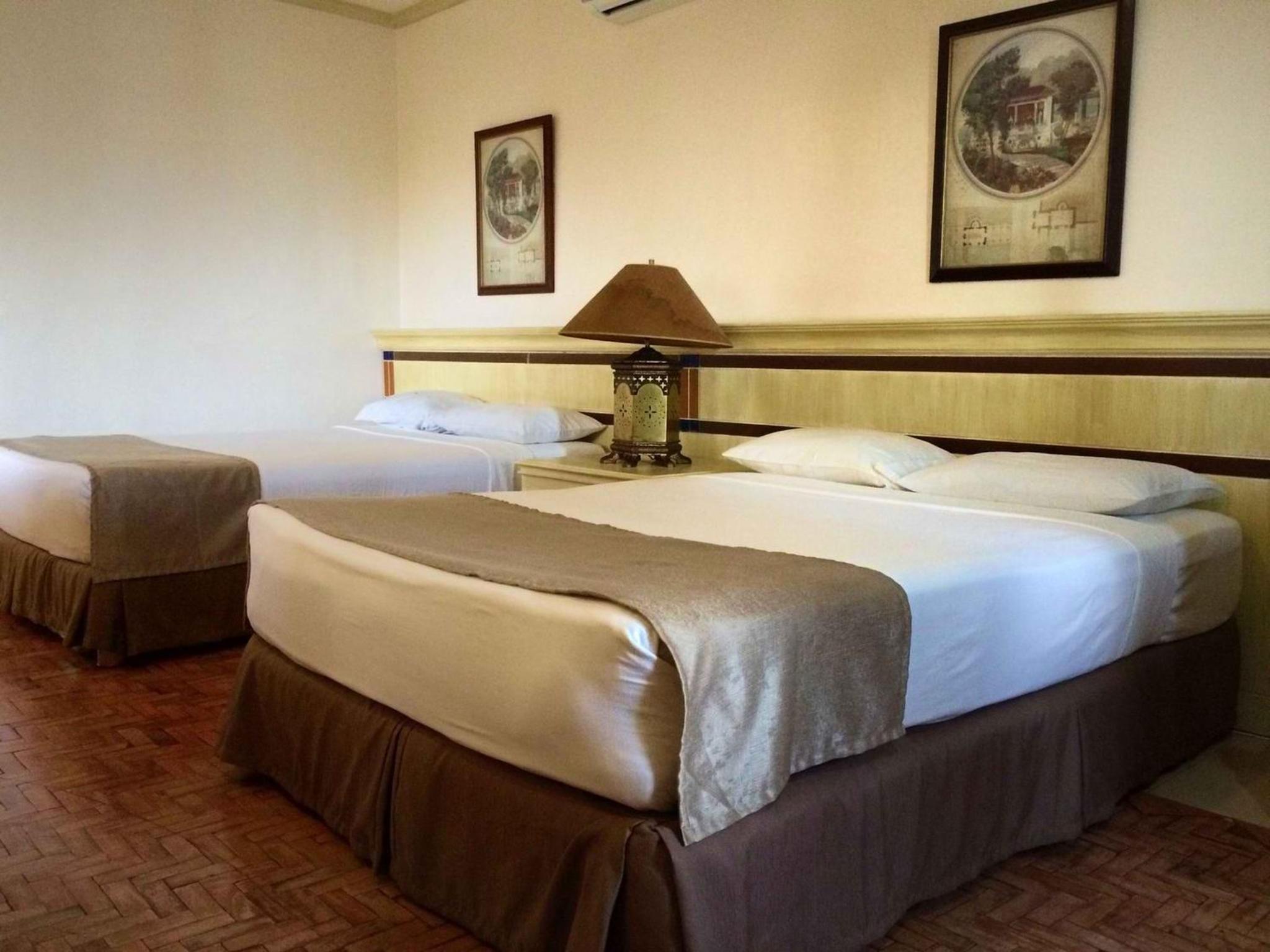 Executive Suite - Photo 2