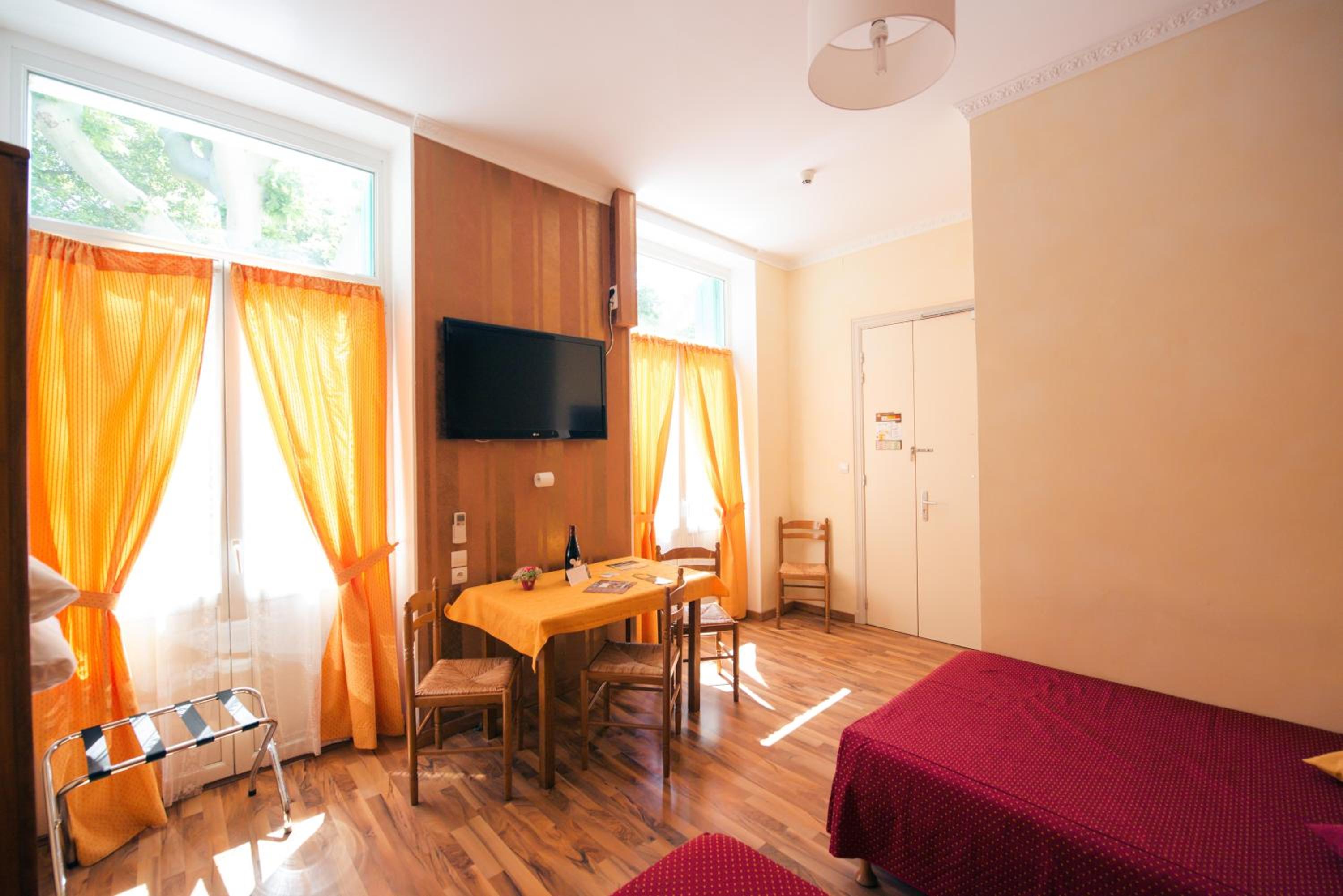 Twin Room - Photo 2