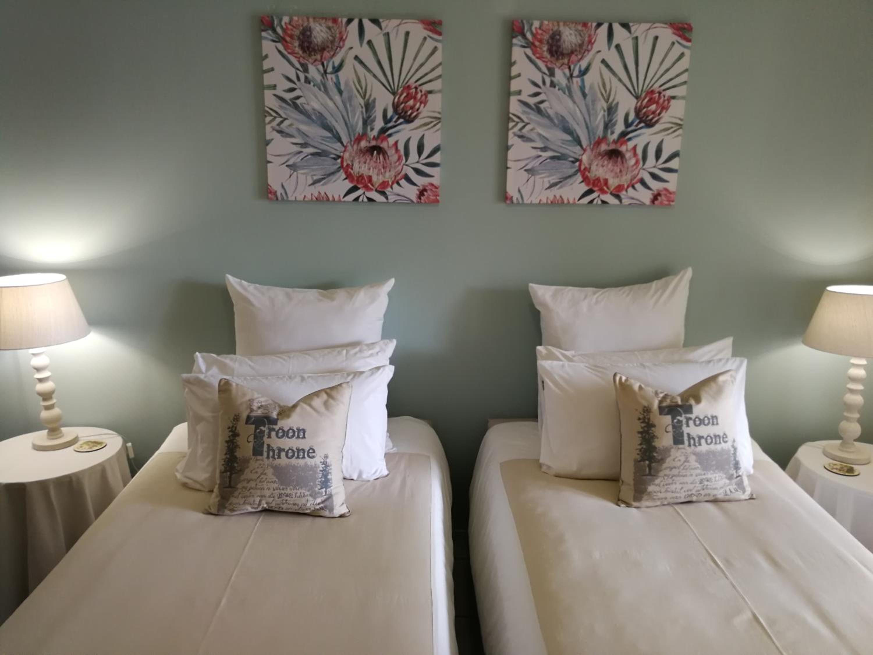 Deluxe King Room - Photo 12