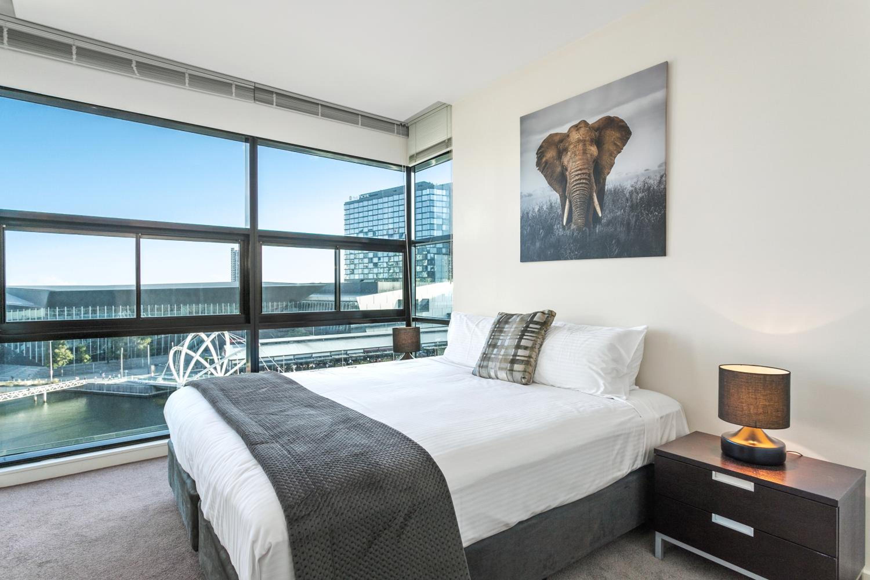 Three-Bedroom Apartment River View thumbnail 6