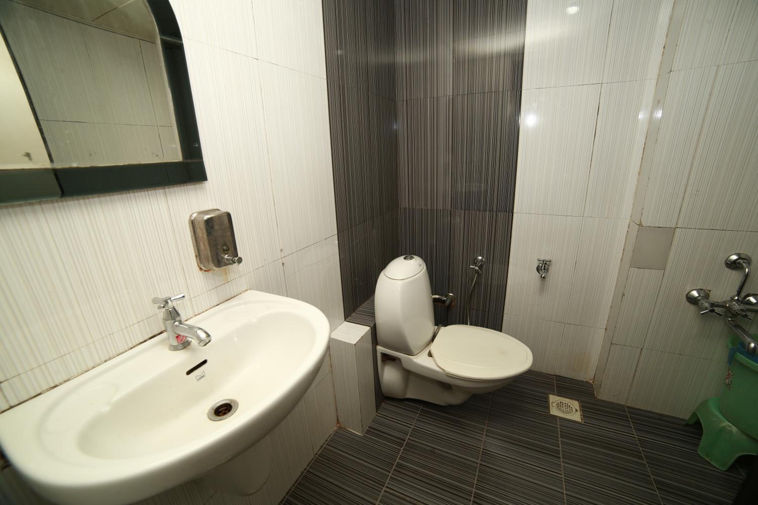 Deluxe Ac Room - Photo 11