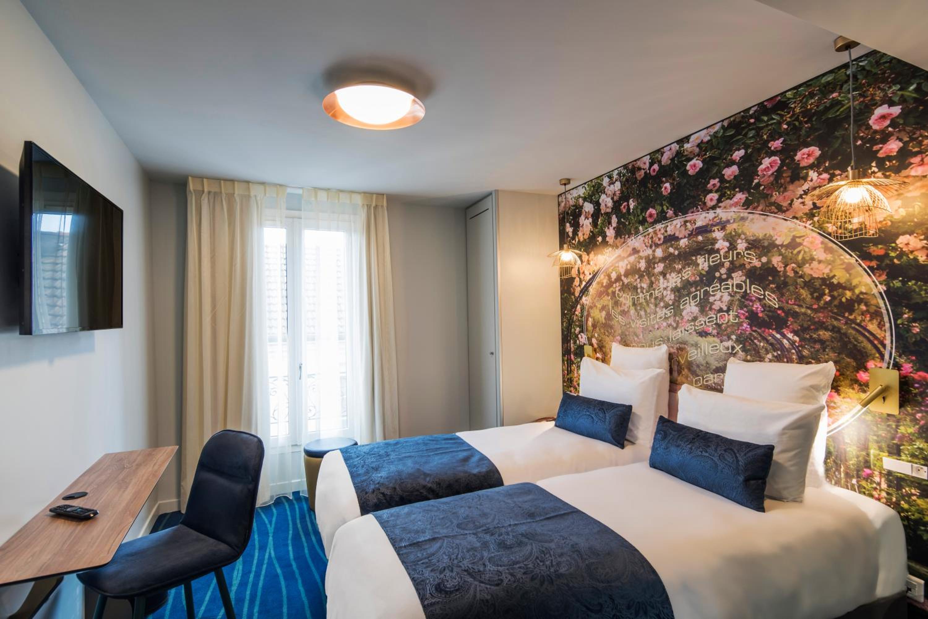Two Rooms next to Each Other photo 3