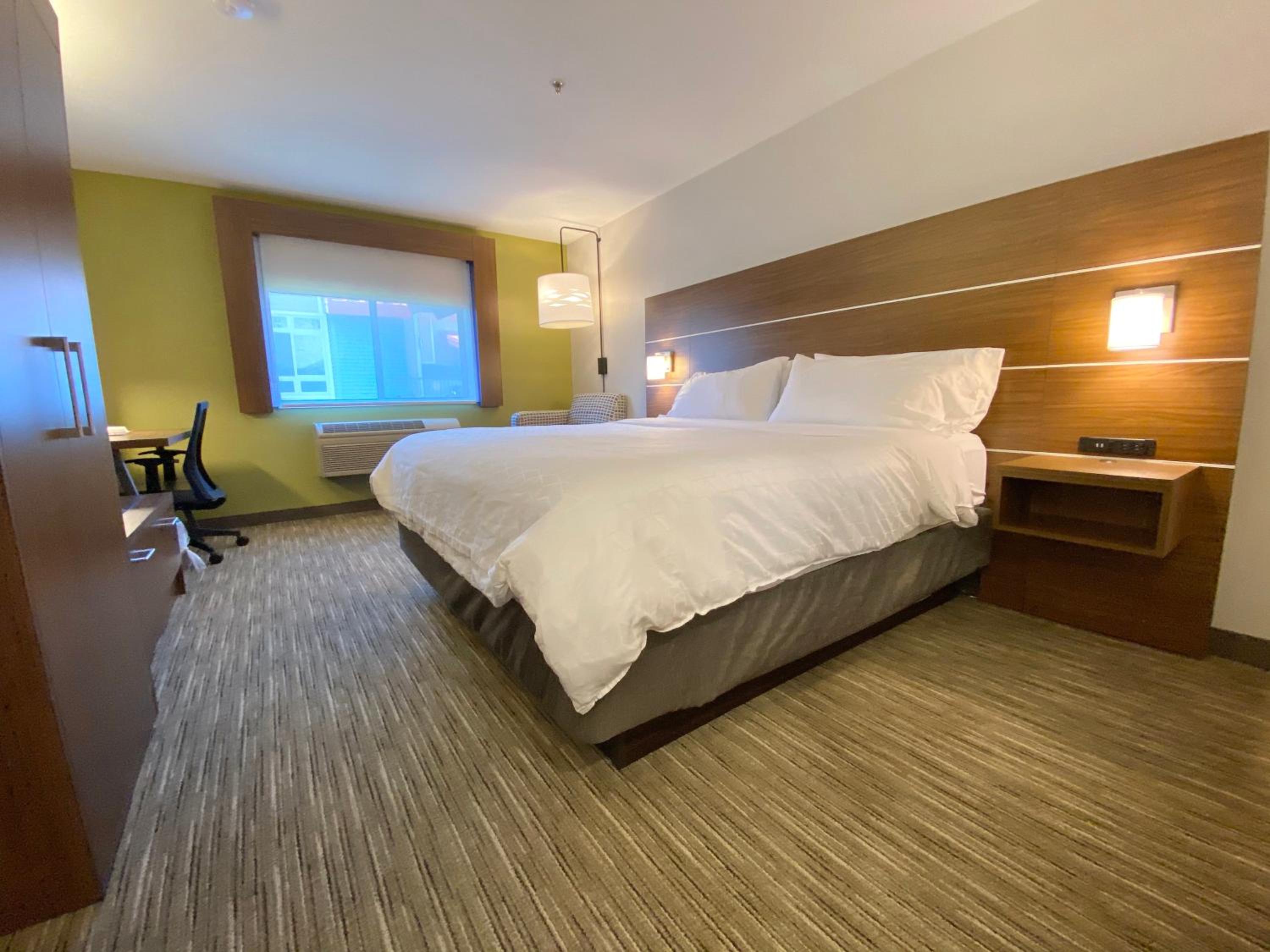 Standard King Room photo 1