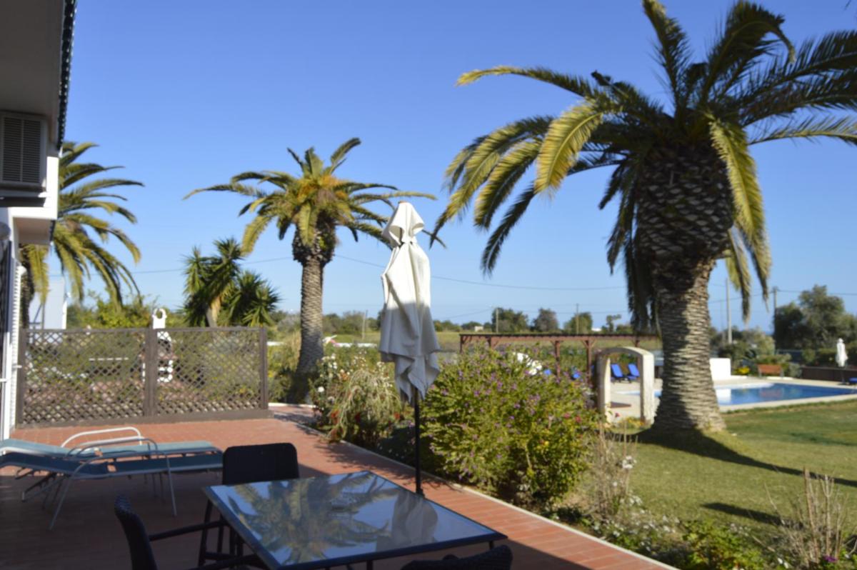 One-Bedroom Apartment with Pool View photo 2