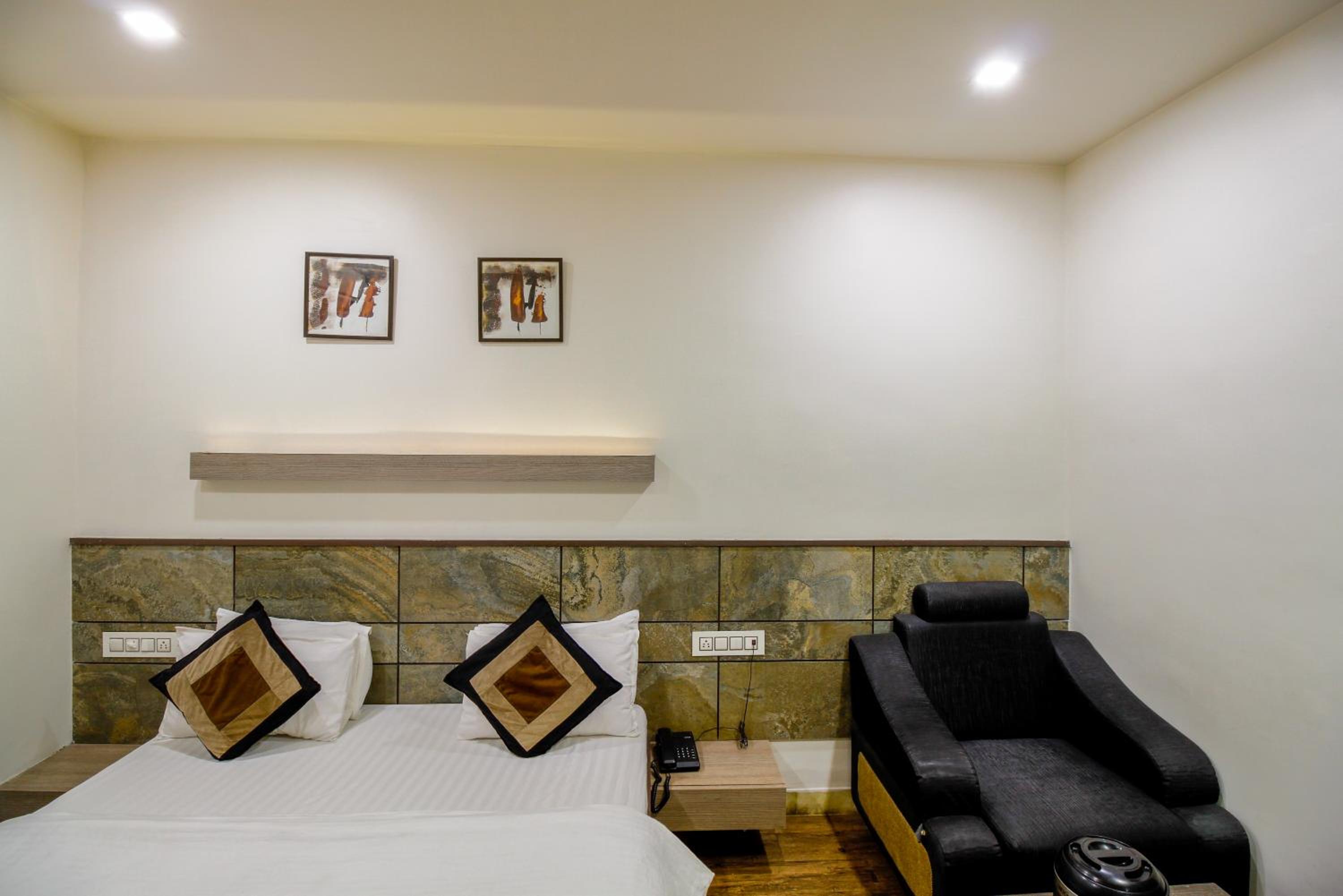 Deluxe Double Room - Photo 7