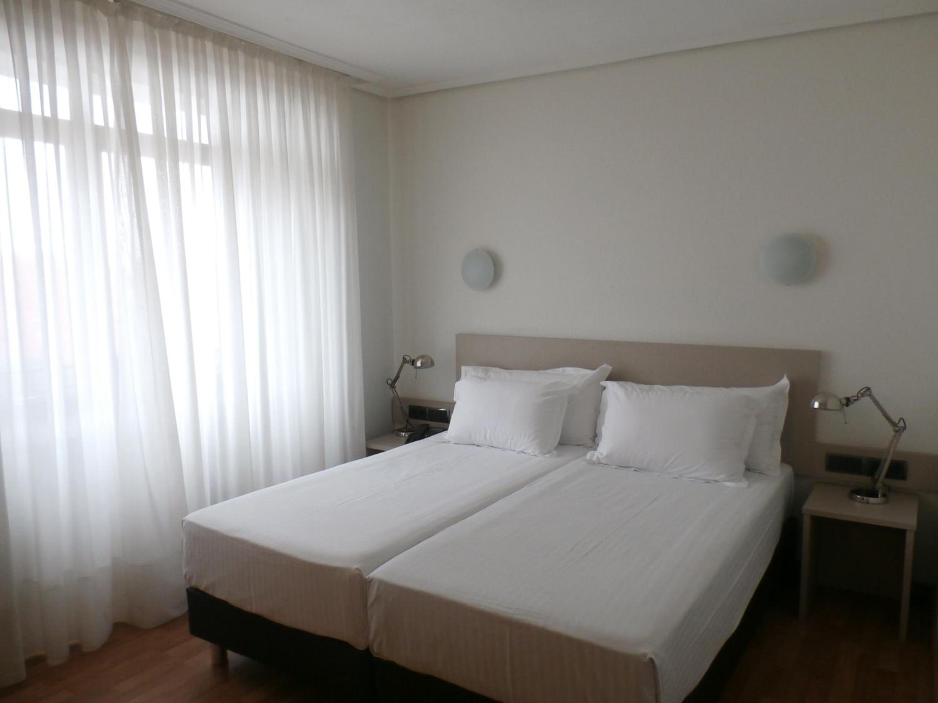 Twin Room - Photo 1
